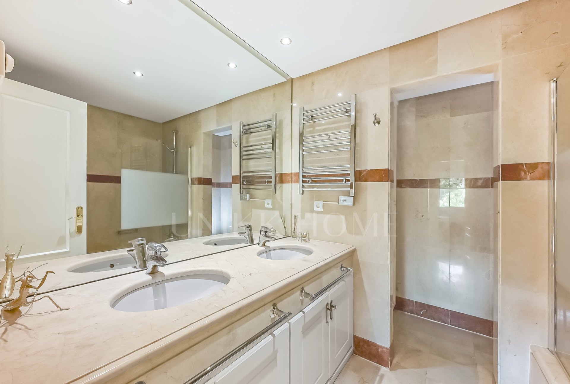 Exclusivo apartamento en planta baja con jardín privado en Menara Beach, Estepona
