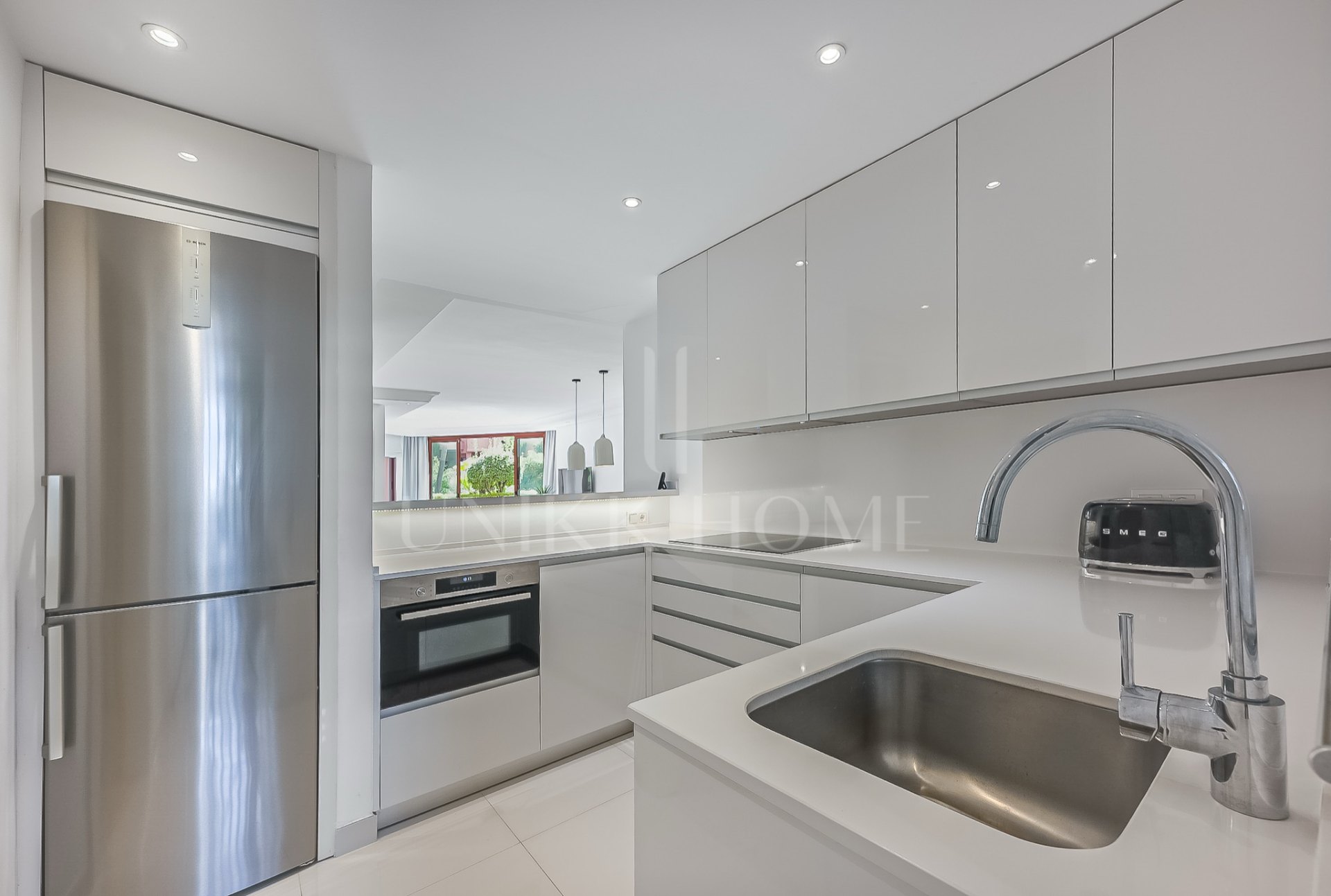 Exclusivo apartamento en planta baja con jardín privado en Menara Beach, Estepona