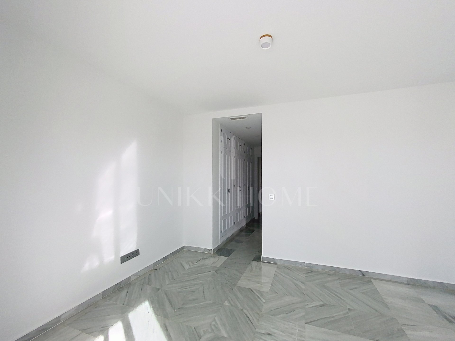 Elevated Ground Floor Sea View Apartment for Sale in Estepona East – Large Terraces & Jacuzzi