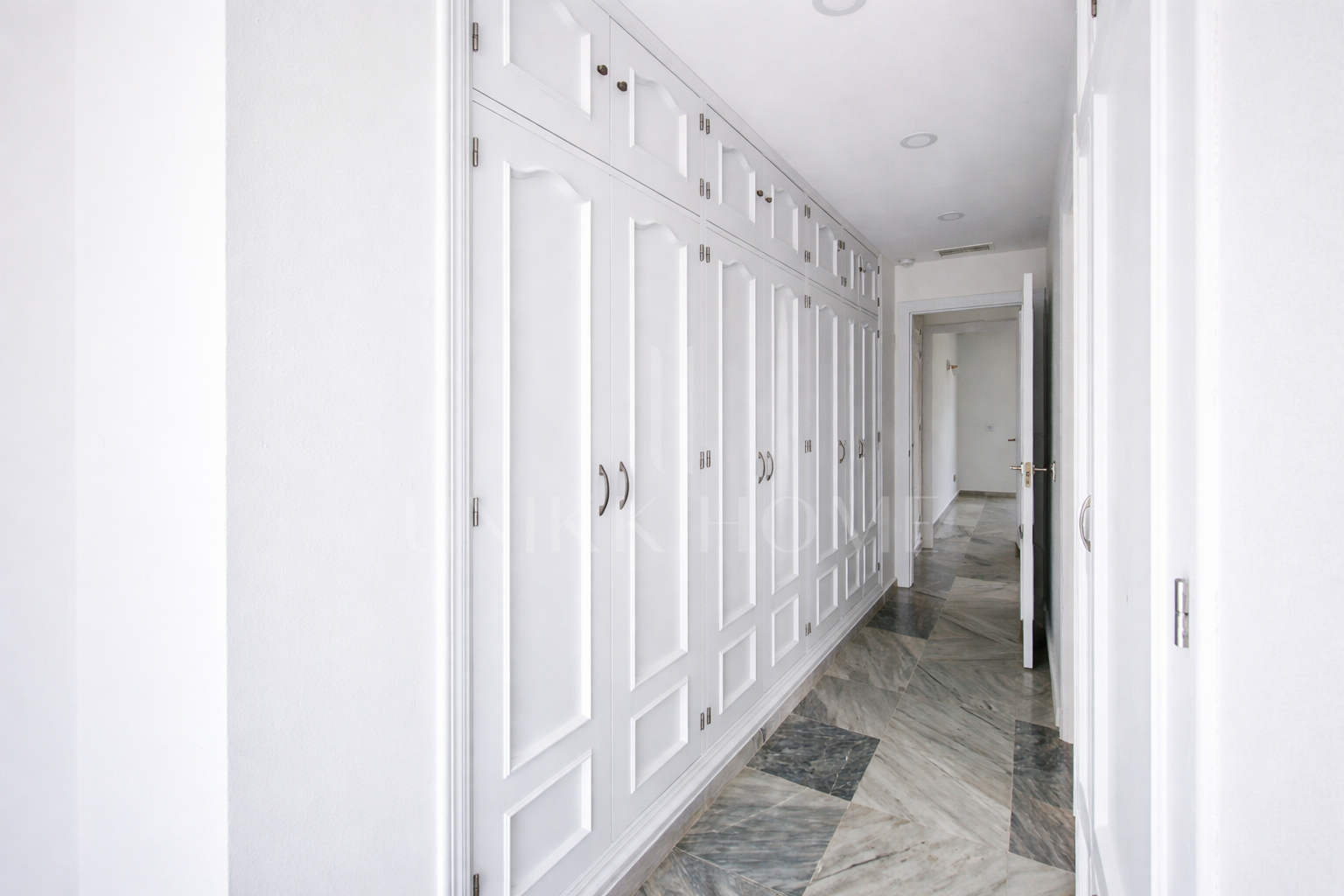 Elevated Ground Floor Sea View Apartment for Sale in Estepona East – Large Terraces & Jacuzzi