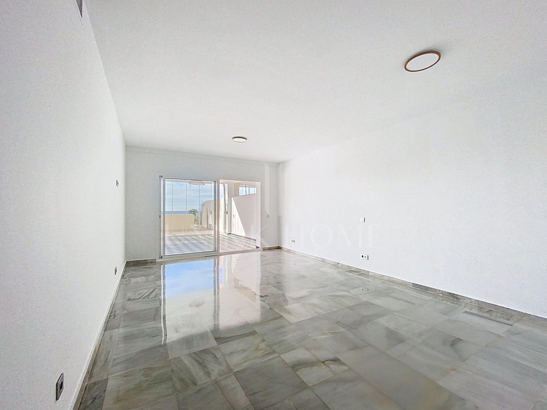 Elevated Ground Floor Sea View Apartment for Sale in Estepona East – Large Terraces & Jacuzzi
