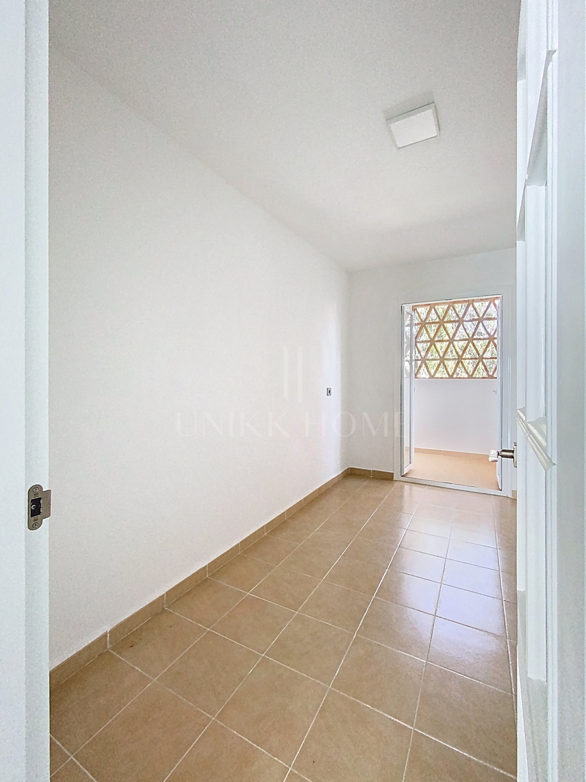 Elevated Ground Floor Sea View Apartment for Sale in Estepona East – Large Terraces & Jacuzzi