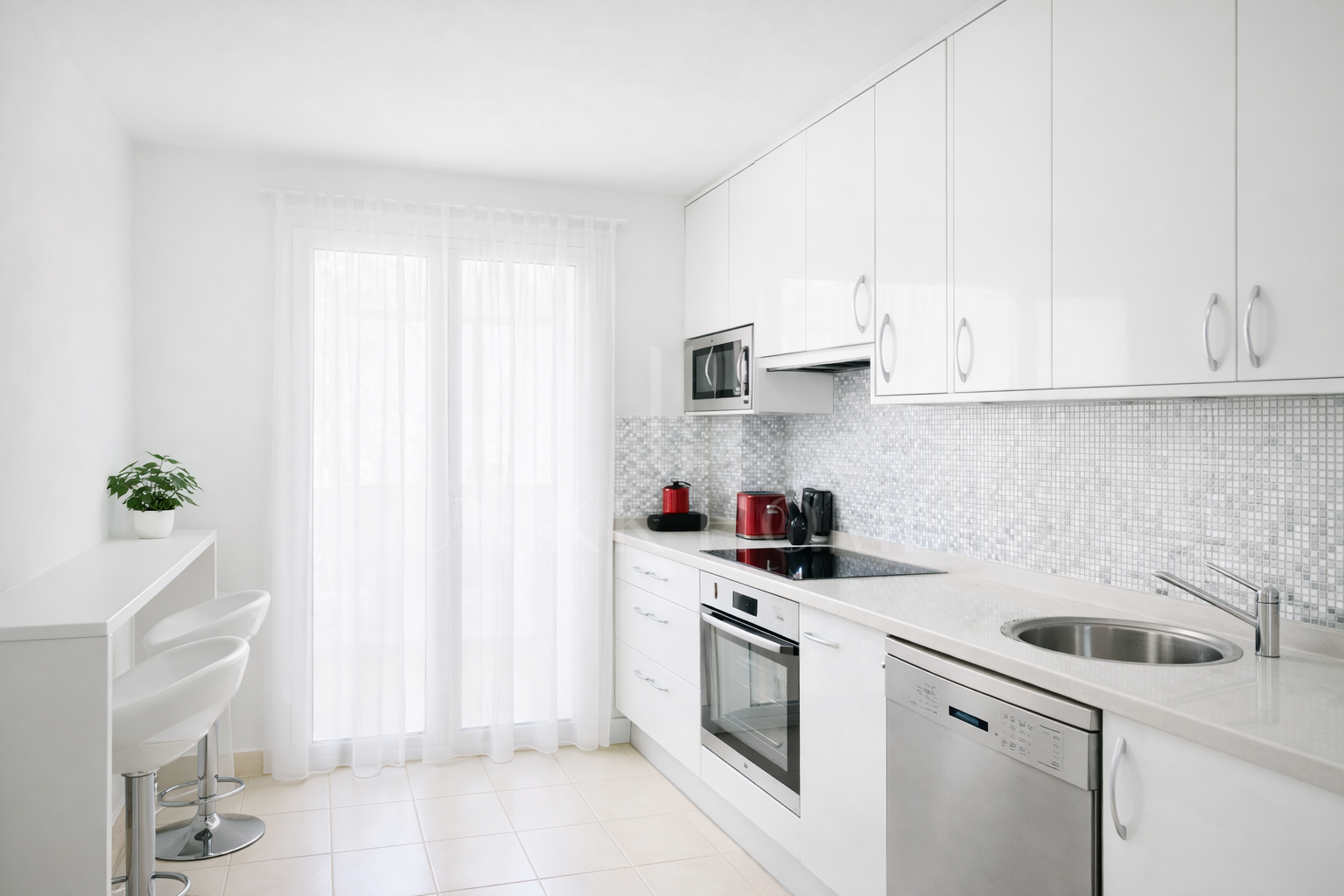 Elevated Ground Floor Sea View Apartment for Sale in Estepona East – Large Terraces & Jacuzzi