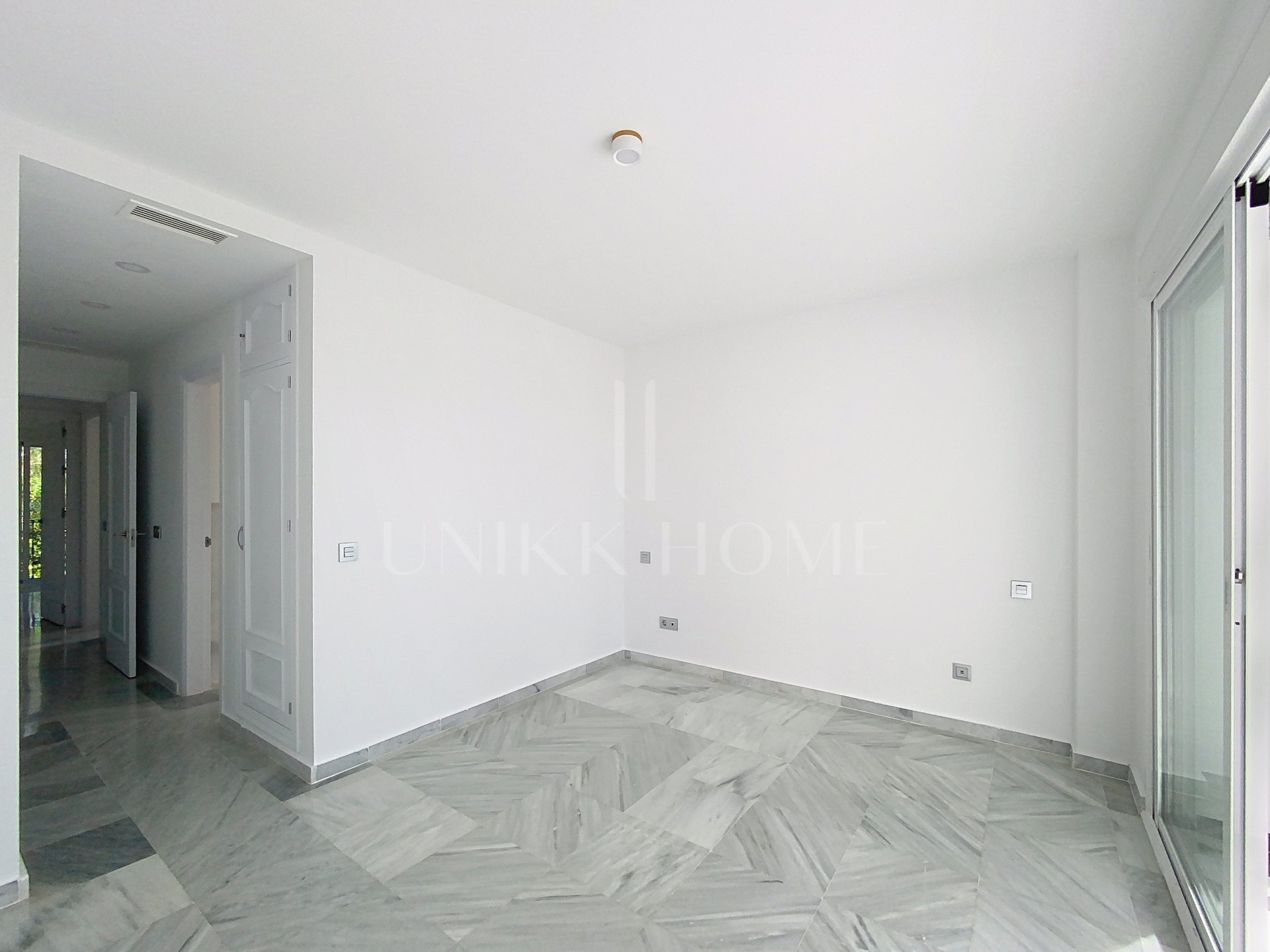 Elevated Ground Floor Sea View Apartment for Sale in Estepona East – Large Terraces & Jacuzzi