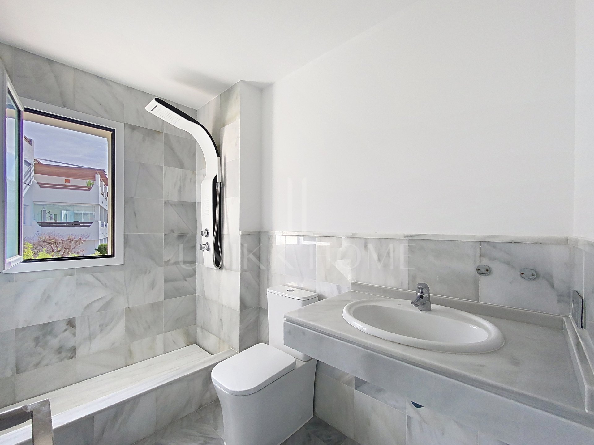 Elevated Ground Floor Sea View Apartment for Sale in Estepona East – Large Terraces & Jacuzzi