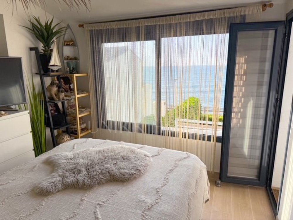 Charming 3-Bedroom Townhouse with Sea Views with Direct Access to the Beach – New Golden Mile, Estepona