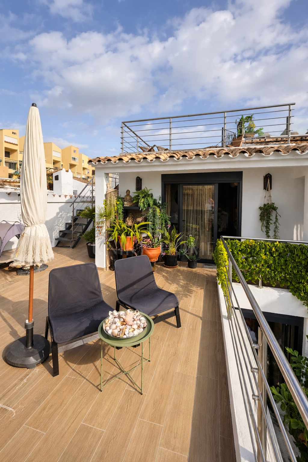 Charming 3-Bedroom Townhouse with Sea Views with Direct Access to the Beach – New Golden Mile, Estepona