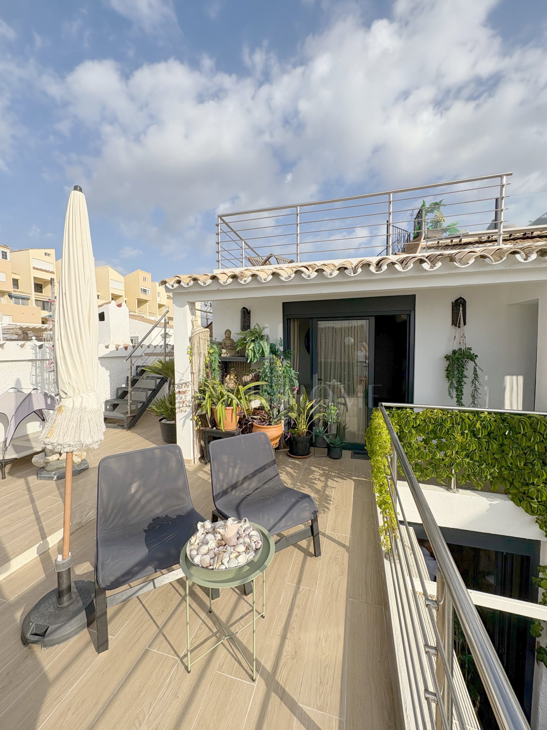 Charming 3-Bedroom Townhouse with Sea Views with Direct Access to the Beach – New Golden Mile, Estepona