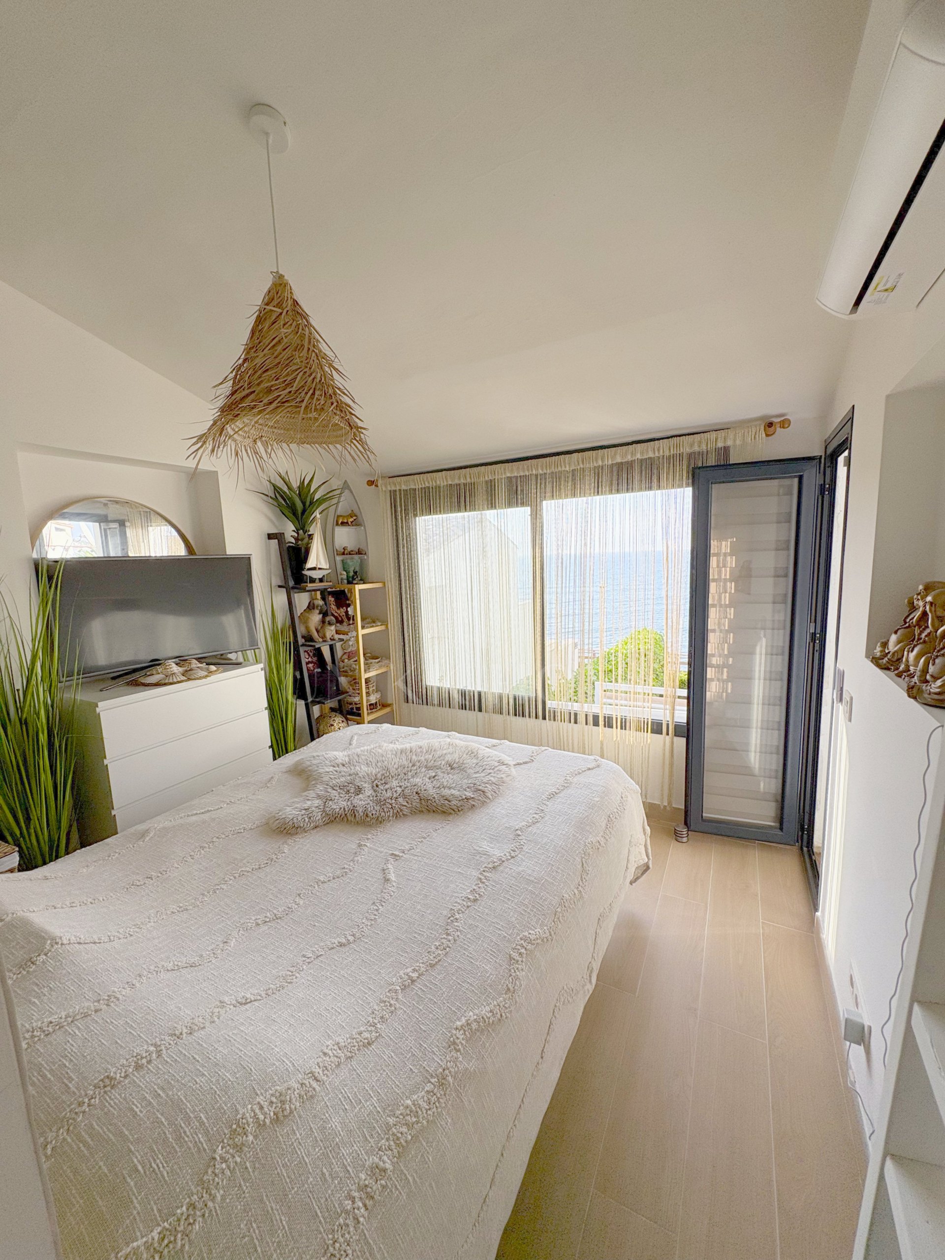 Charming 3-Bedroom Townhouse with Sea Views with Direct Access to the Beach – New Golden Mile, Estepona