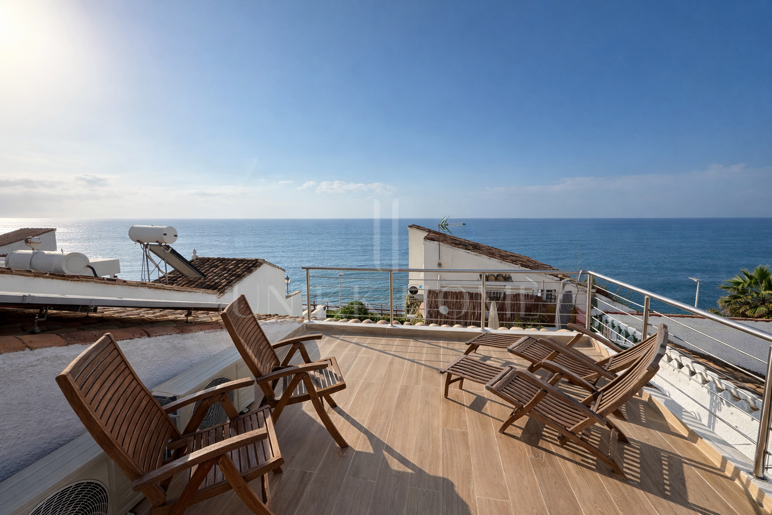 Charming 3-Bedroom Townhouse with Sea Views with Direct Access to the Beach – New Golden Mile, Estepona