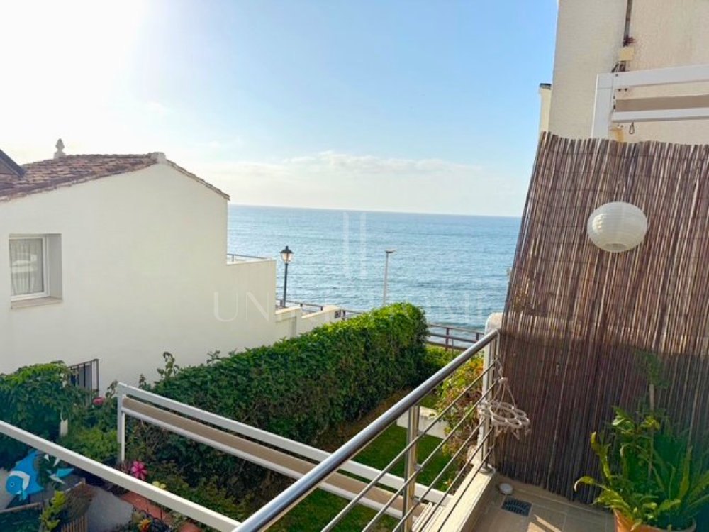Charming 3-Bedroom Townhouse with Sea Views with Direct Access to the Beach – New Golden Mile, Estepona