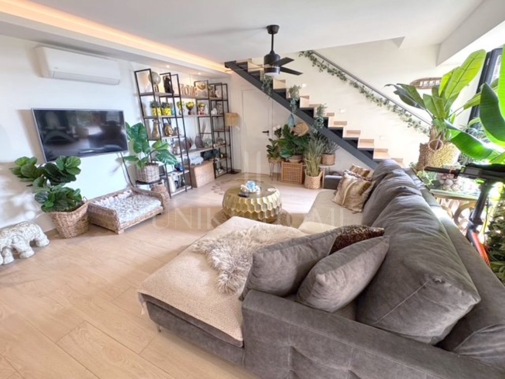 Charming 3-Bedroom Townhouse with Sea Views with Direct Access to the Beach – New Golden Mile, Estepona