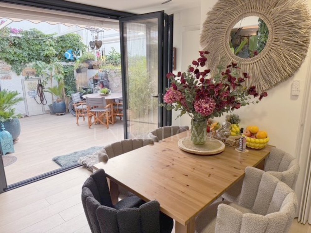 Charming 3-Bedroom Townhouse with Sea Views with Direct Access to the Beach – New Golden Mile, Estepona