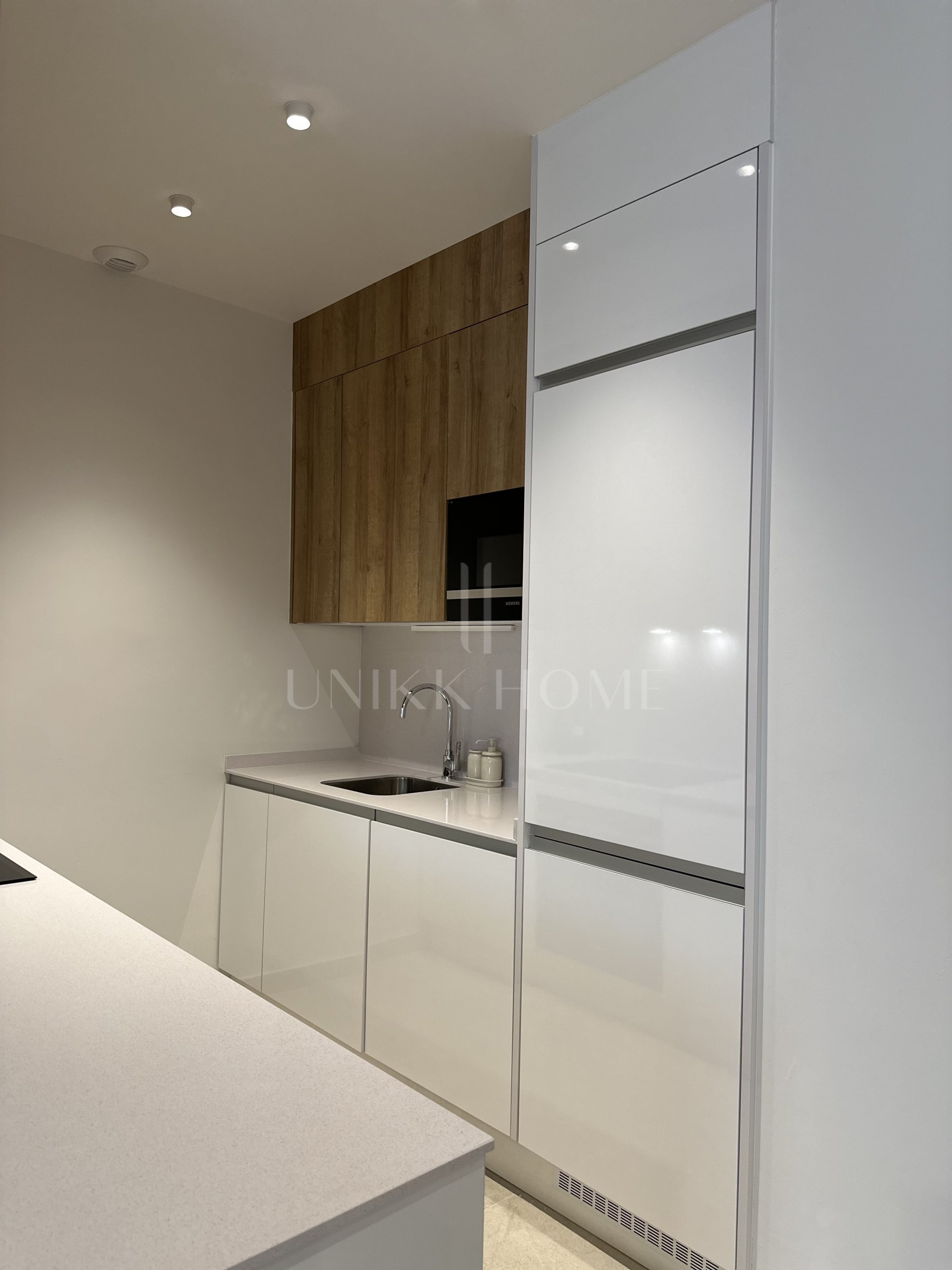 Brand new urban ground floor apartment just steps from the sea in a contemporary building with parking and rooftop pool – Estepona Centre, Promenade