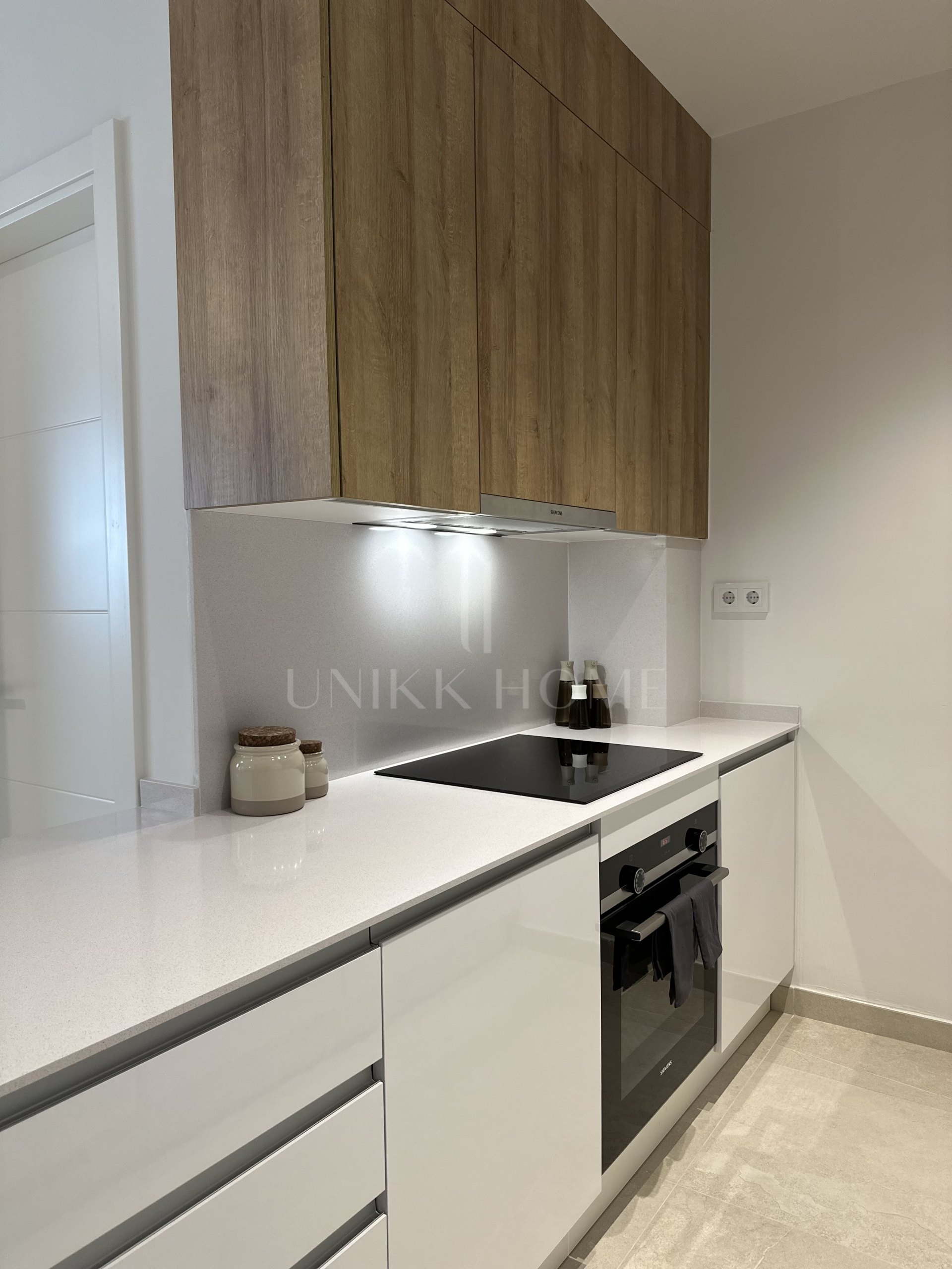 Brand new urban ground floor apartment just steps from the sea in a contemporary building with parking and rooftop pool – Estepona Centre, Promenade