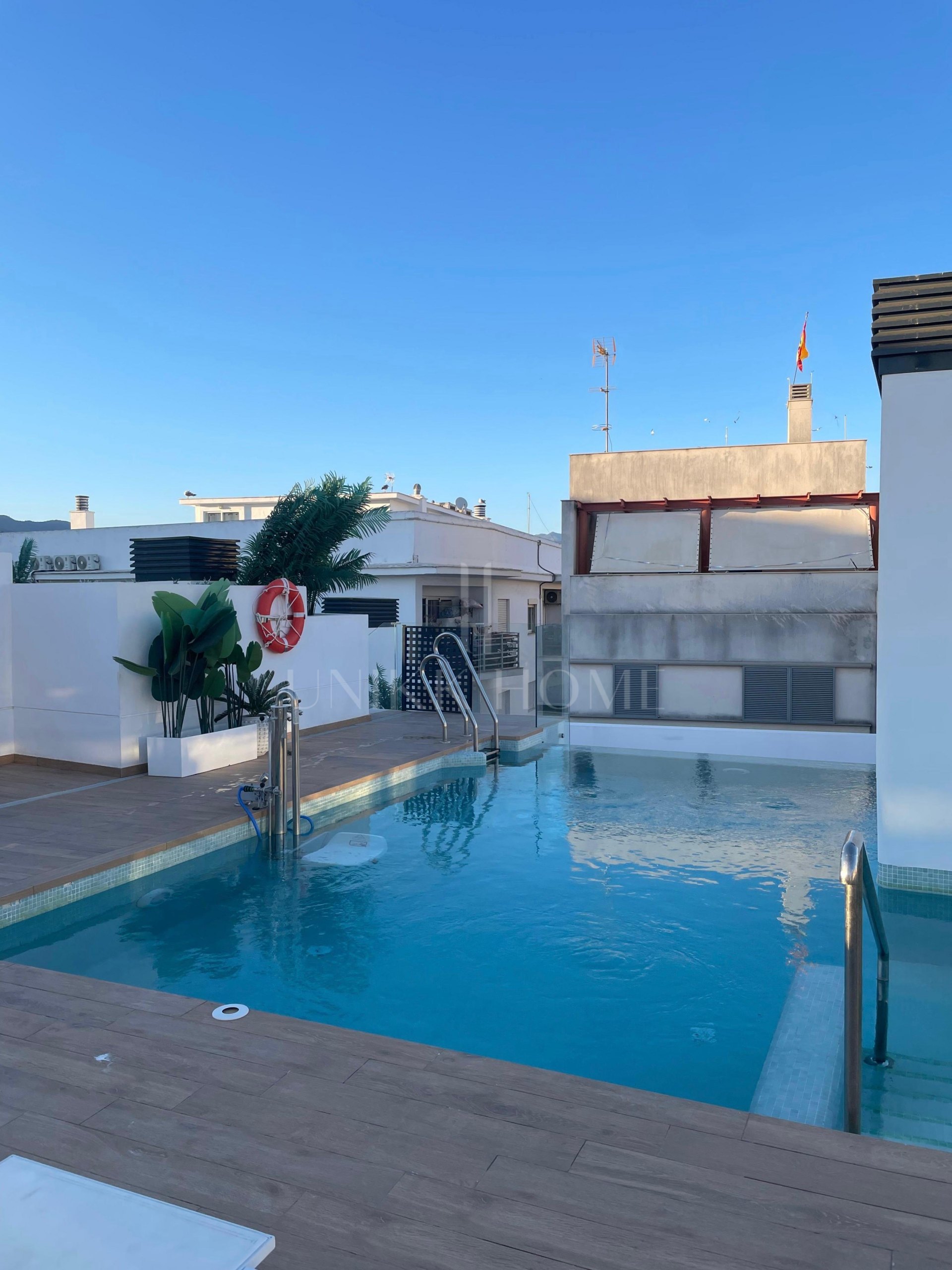Brand new urban ground floor apartment just steps from the sea in a contemporary building with parking and rooftop pool – Estepona Centre, Promenade