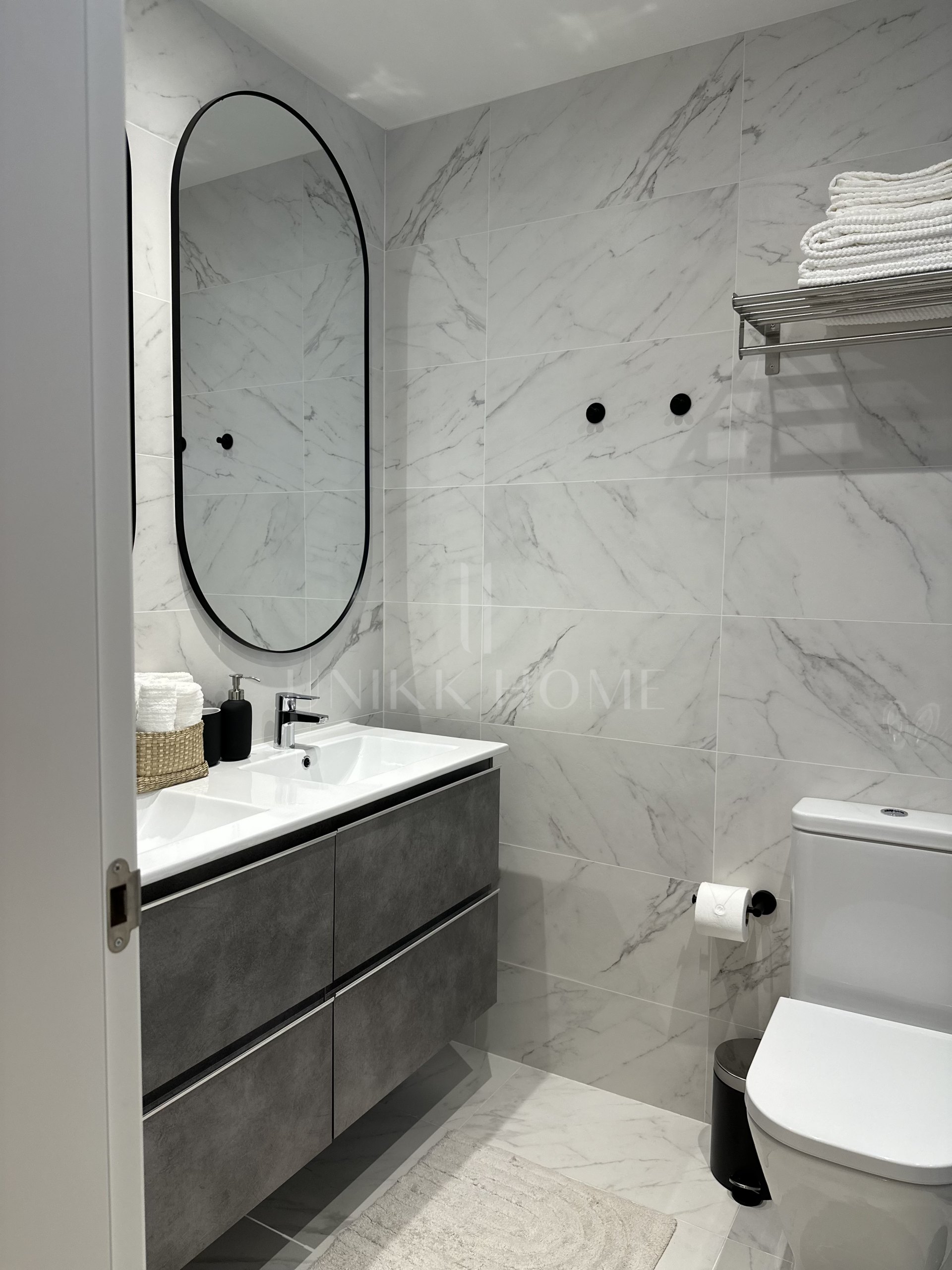 Brand new urban ground floor apartment just steps from the sea in a contemporary building with parking and rooftop pool – Estepona Centre, Promenade