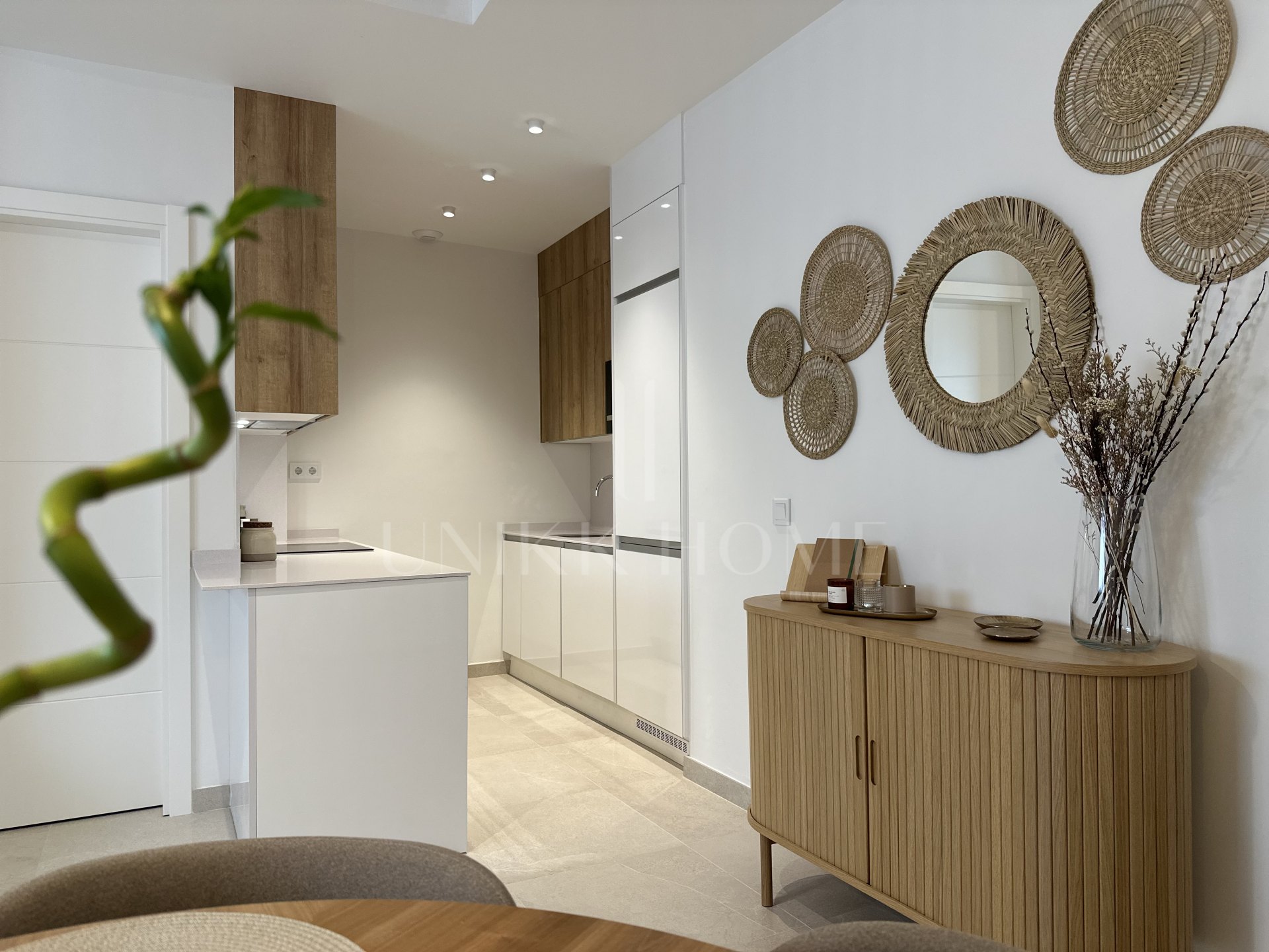 Brand new urban ground floor apartment just steps from the sea in a contemporary building with parking and rooftop pool – Estepona Centre, Promenade