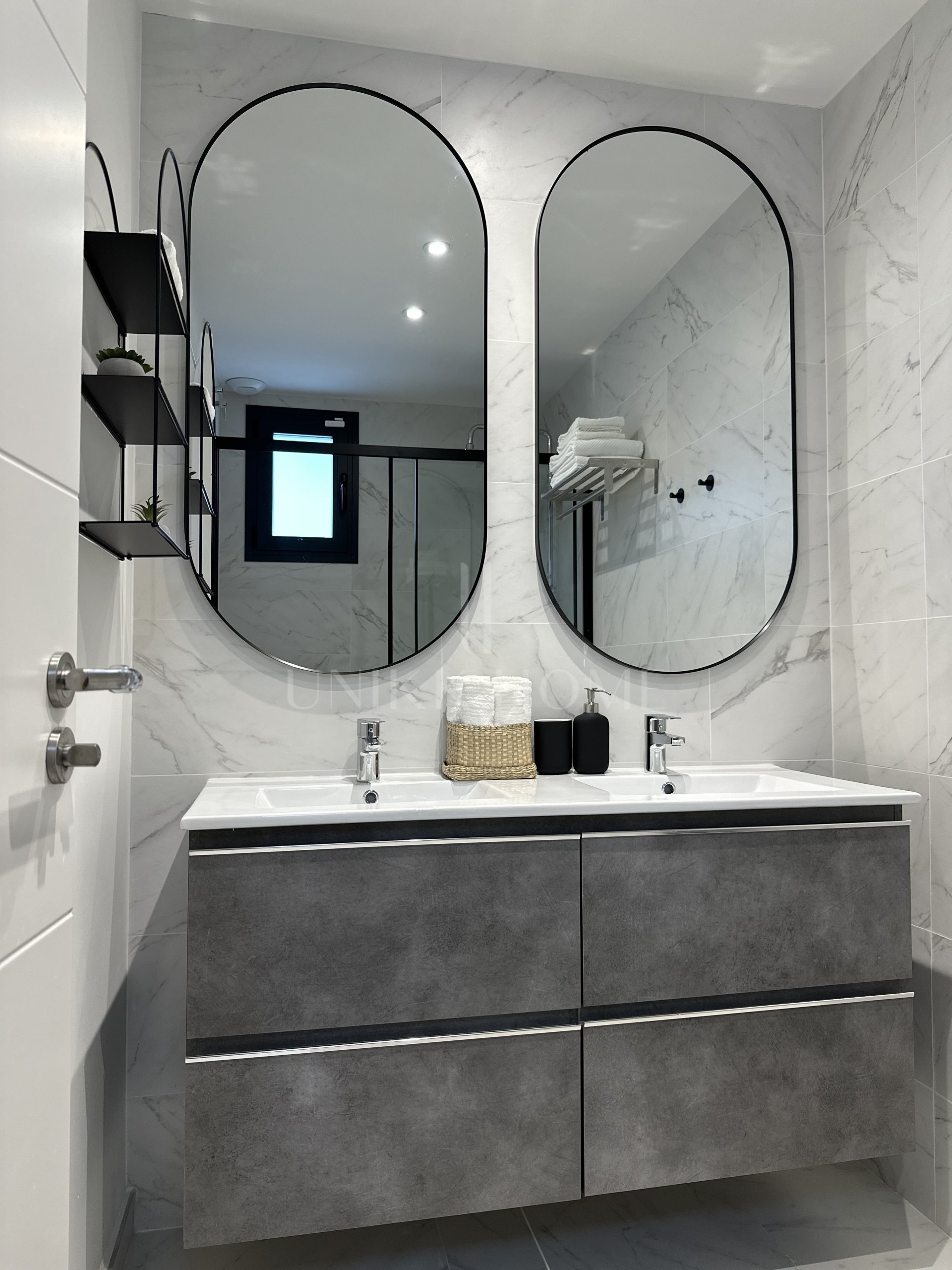 Brand new urban ground floor apartment just steps from the sea in a contemporary building with parking and rooftop pool – Estepona Centre, Promenade