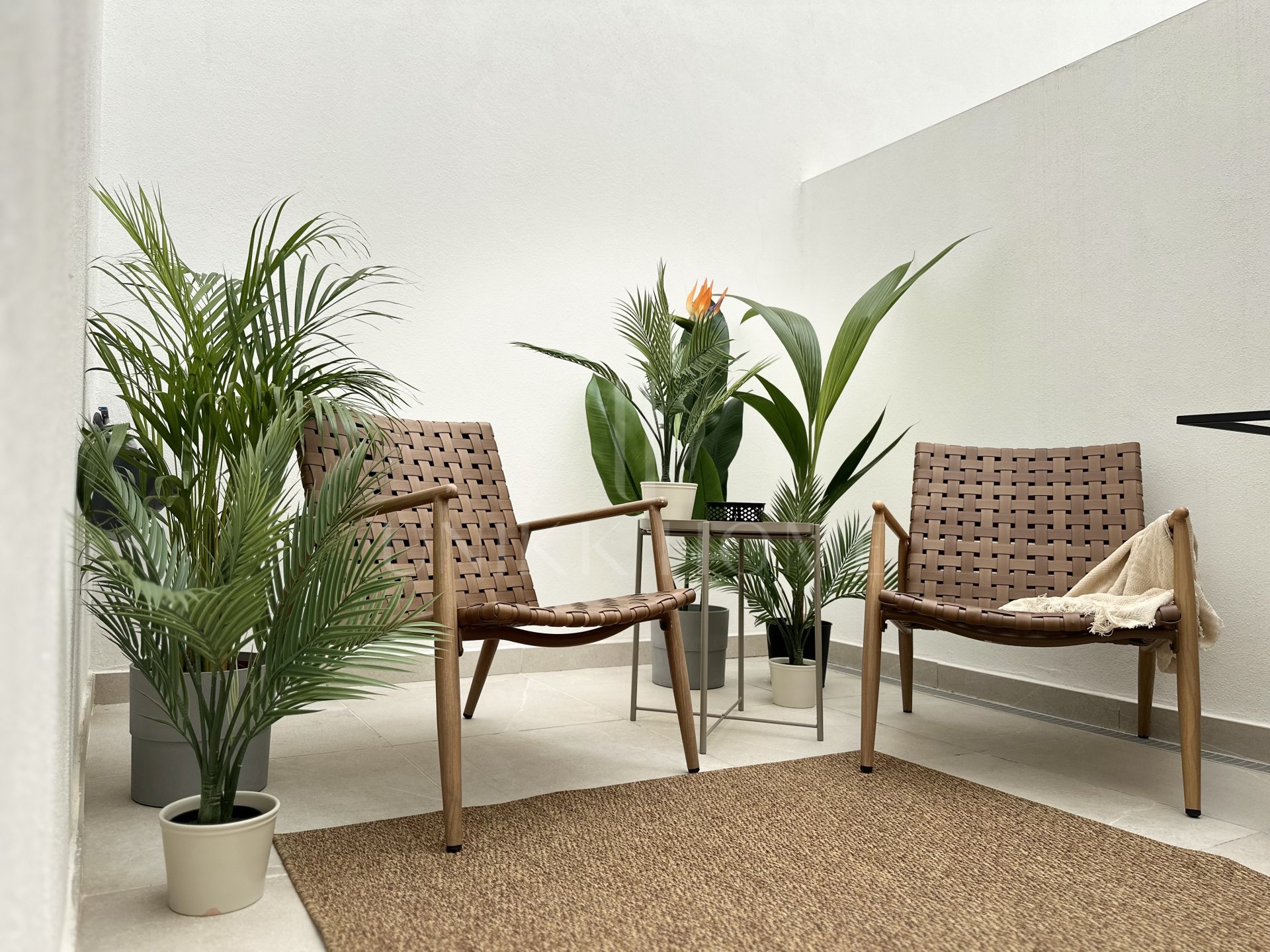 Brand new urban ground floor apartment just steps from the sea in a contemporary building with parking and rooftop pool – Estepona Centre, Promenade