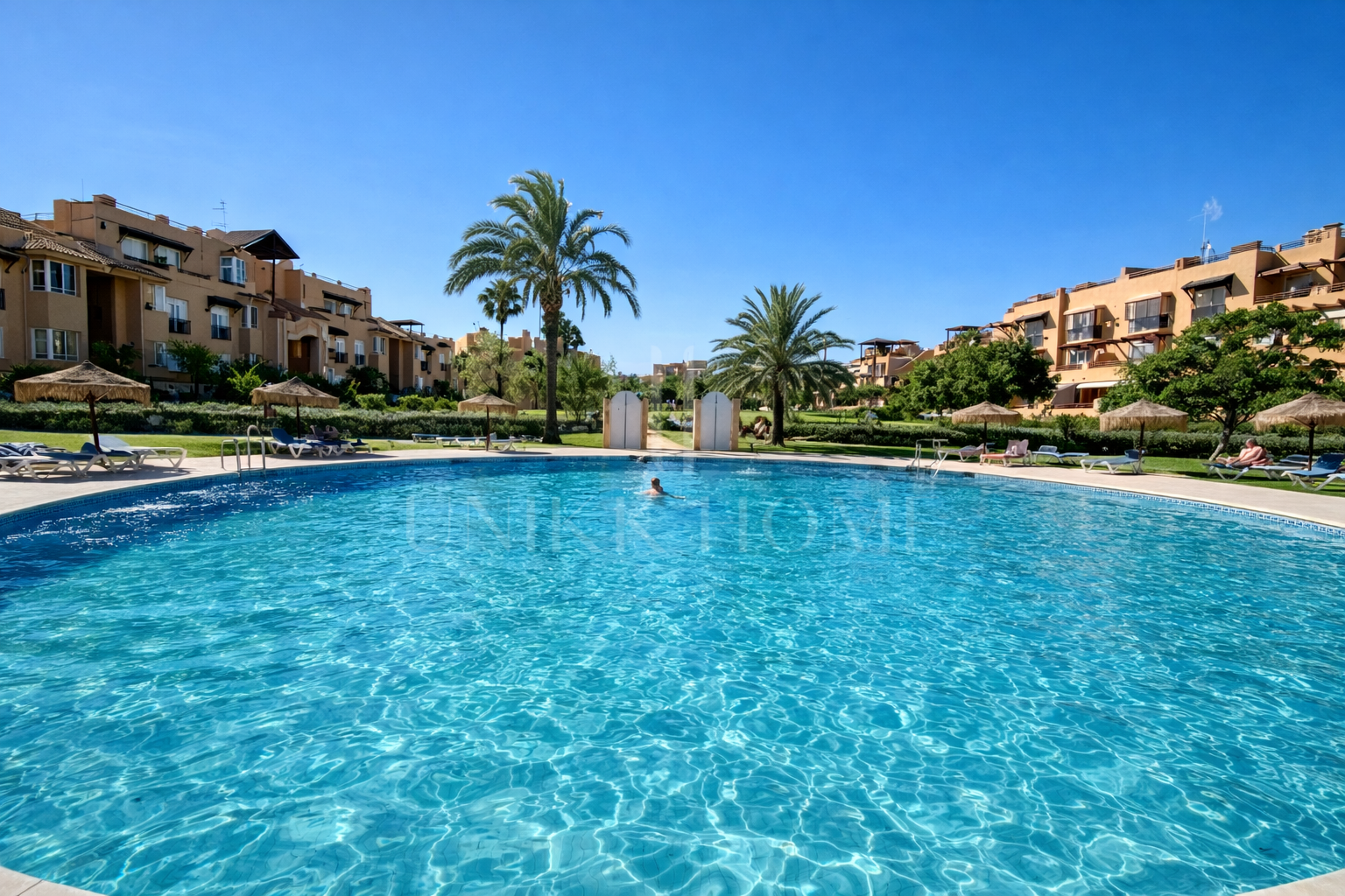 Luminoso apartamento de 2 dormitorios en la exclusiva urbanización Casares del Sol