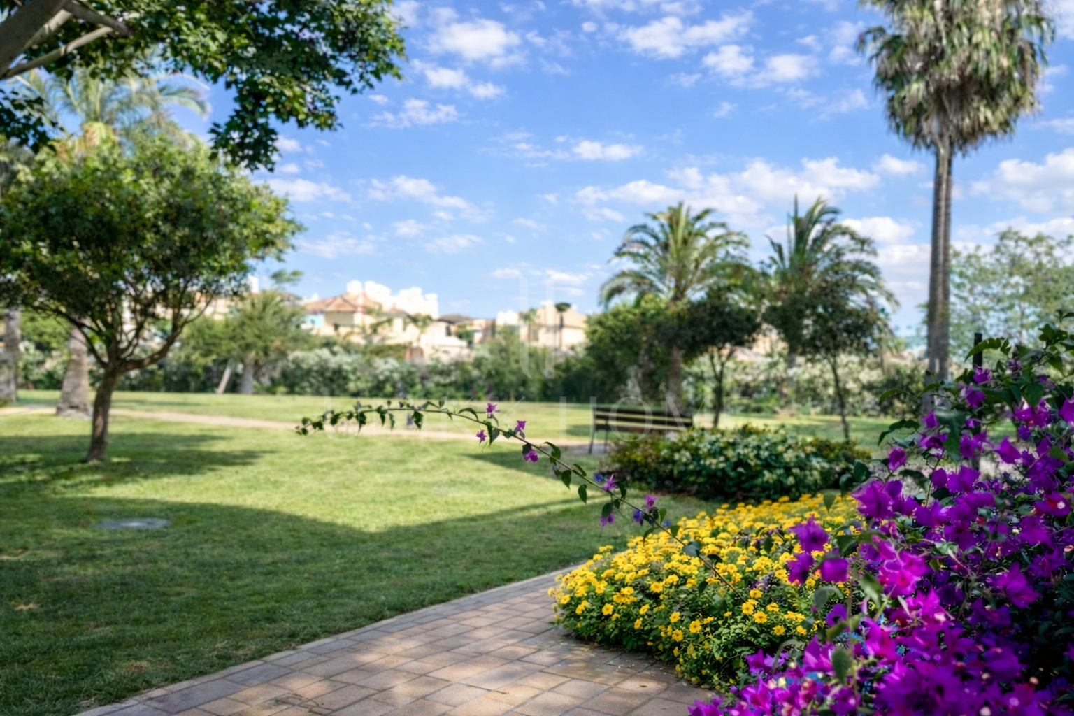 Luminoso apartamento de 2 dormitorios en la exclusiva urbanización Casares del Sol