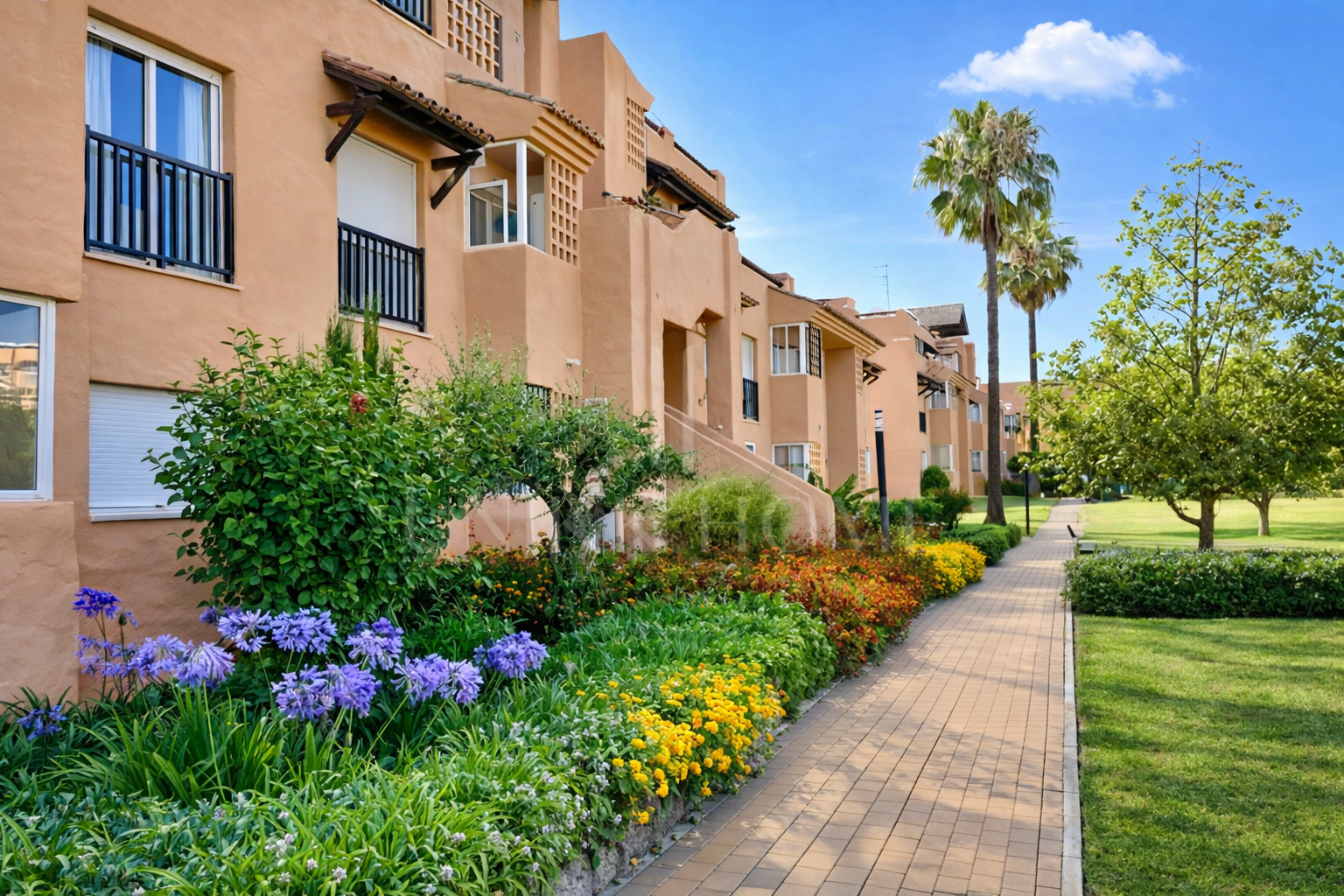 Luminoso apartamento de 2 dormitorios en la exclusiva urbanización Casares del Sol