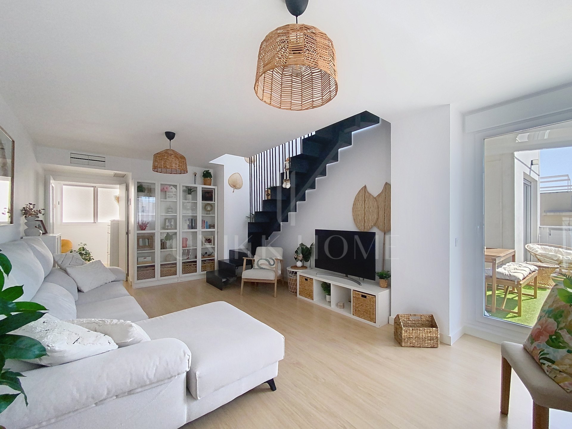 Ático moderno de 3 dormitorios con solárium en el corazón de Estepona