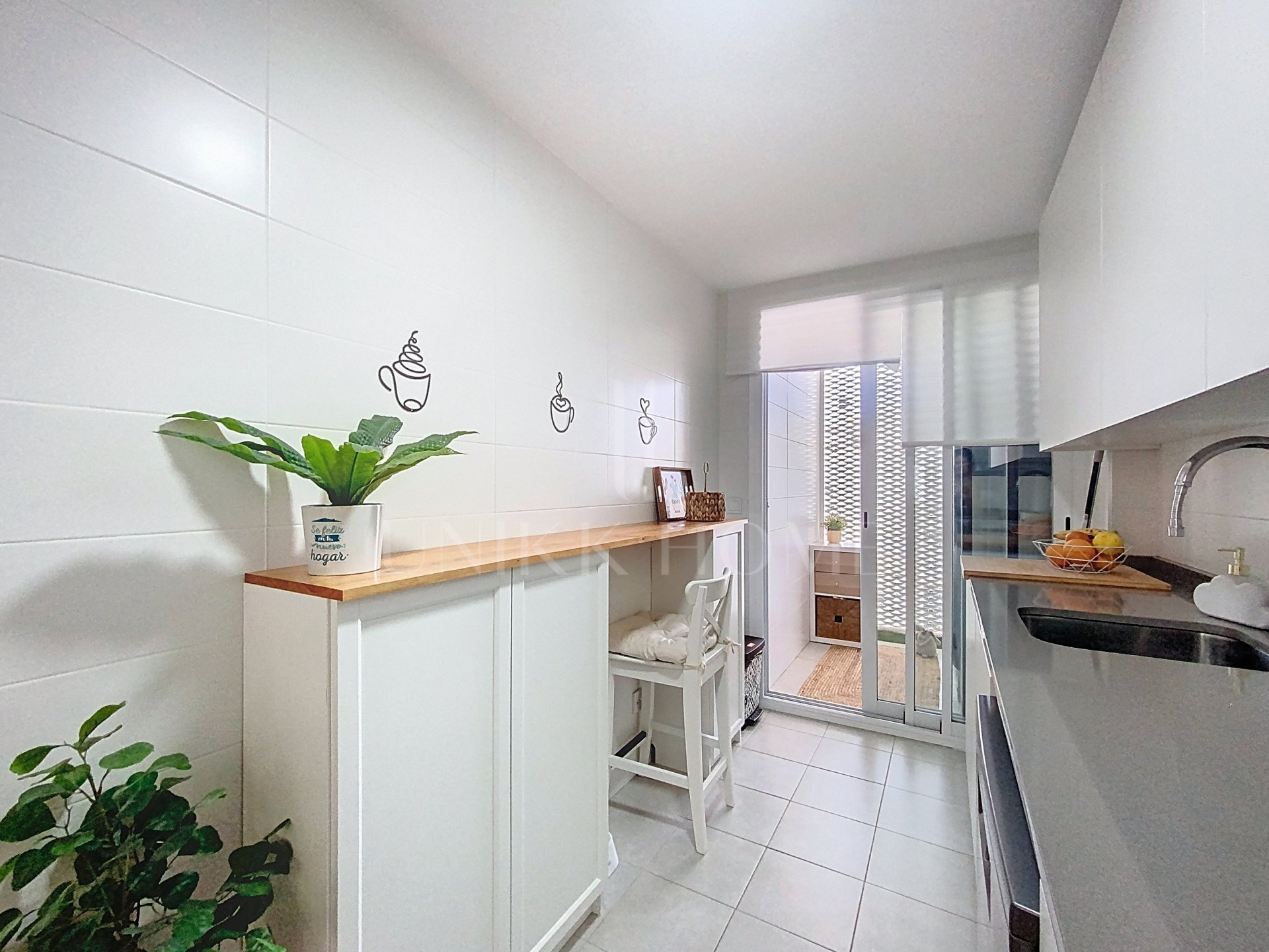 Ático moderno de 3 dormitorios con solárium en el corazón de Estepona