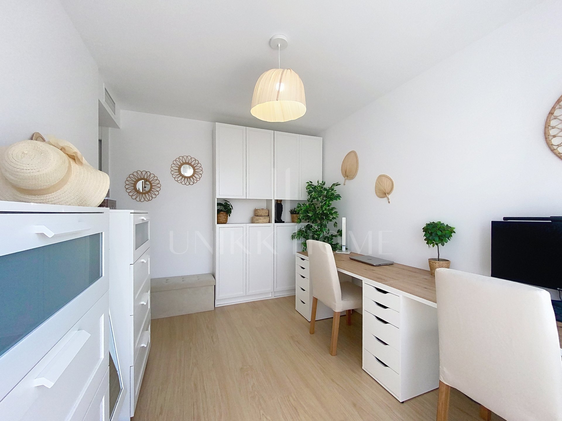 Ático moderno de 3 dormitorios con solárium en el corazón de Estepona