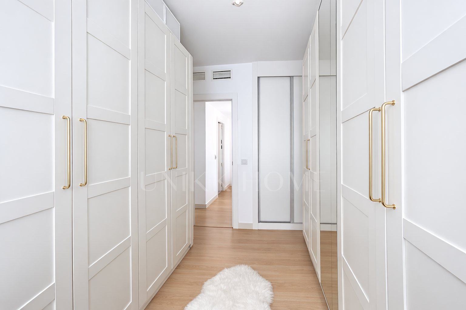 Ático moderno de 3 dormitorios con solárium en el corazón de Estepona