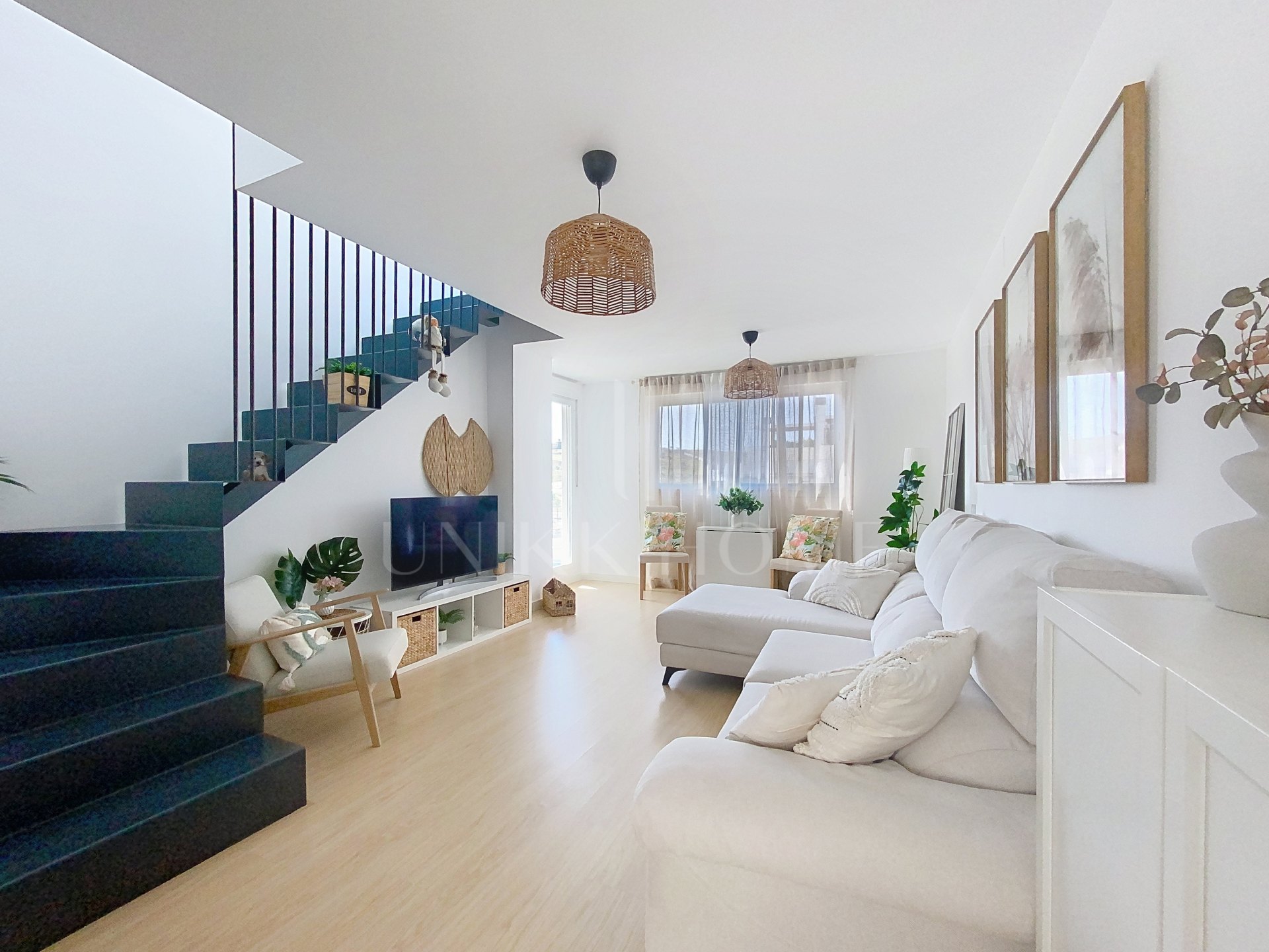 Ático moderno de 3 dormitorios con solárium en el corazón de Estepona