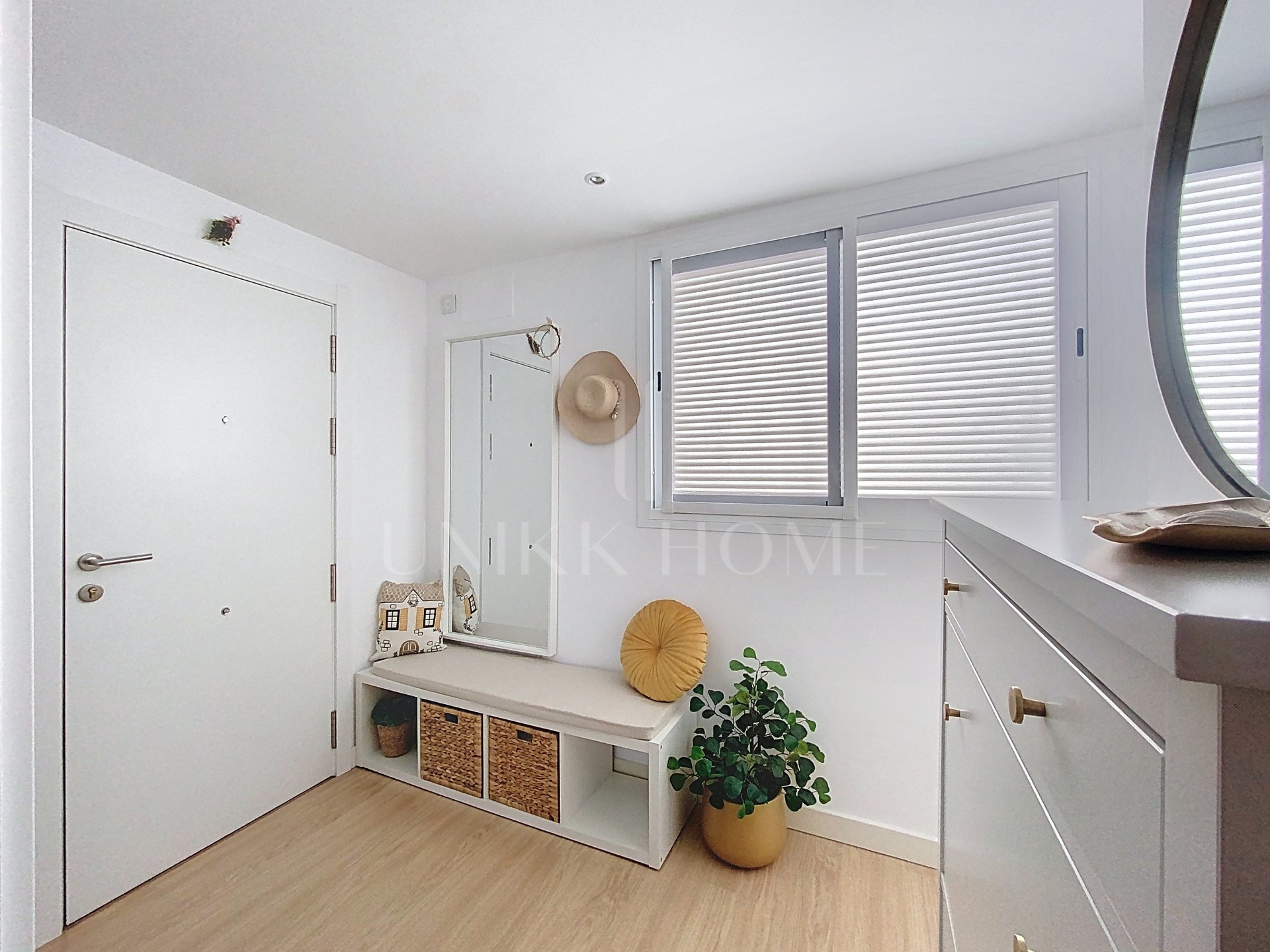 Ático moderno de 3 dormitorios con solárium en el corazón de Estepona