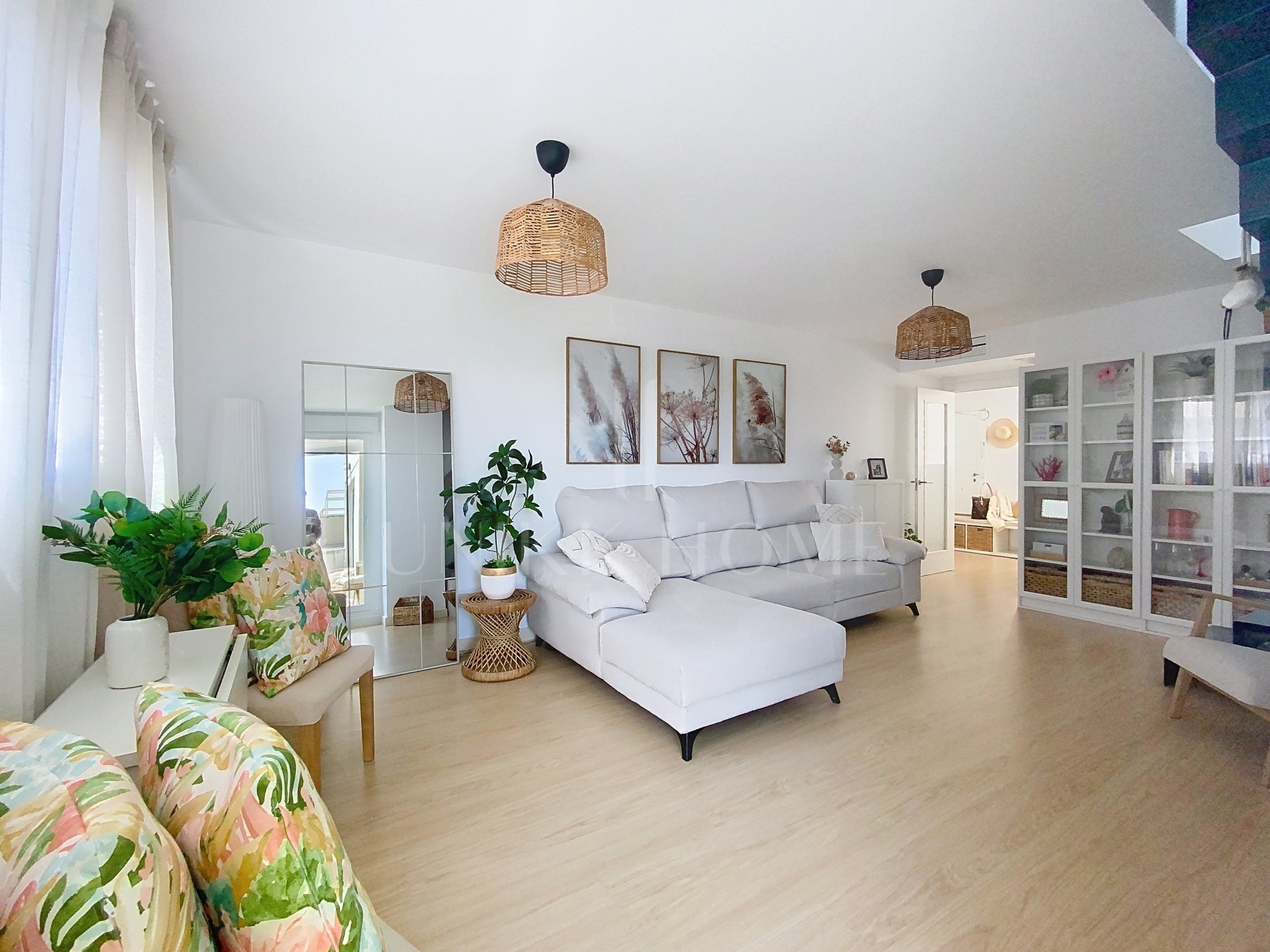 Ático moderno de 3 dormitorios con solárium en el corazón de Estepona