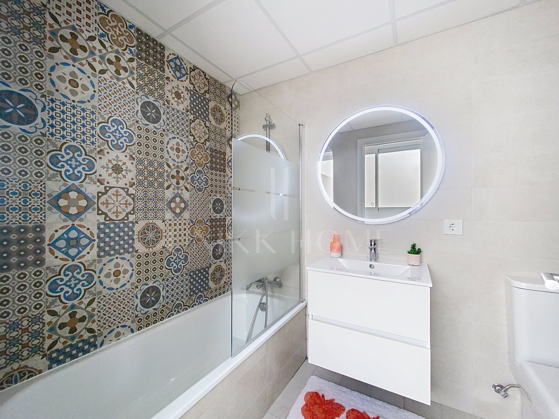 Ático moderno de 3 dormitorios con solárium en el corazón de Estepona