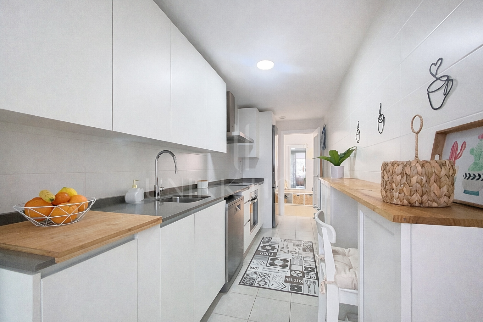 Ático moderno de 3 dormitorios con solárium en el corazón de Estepona