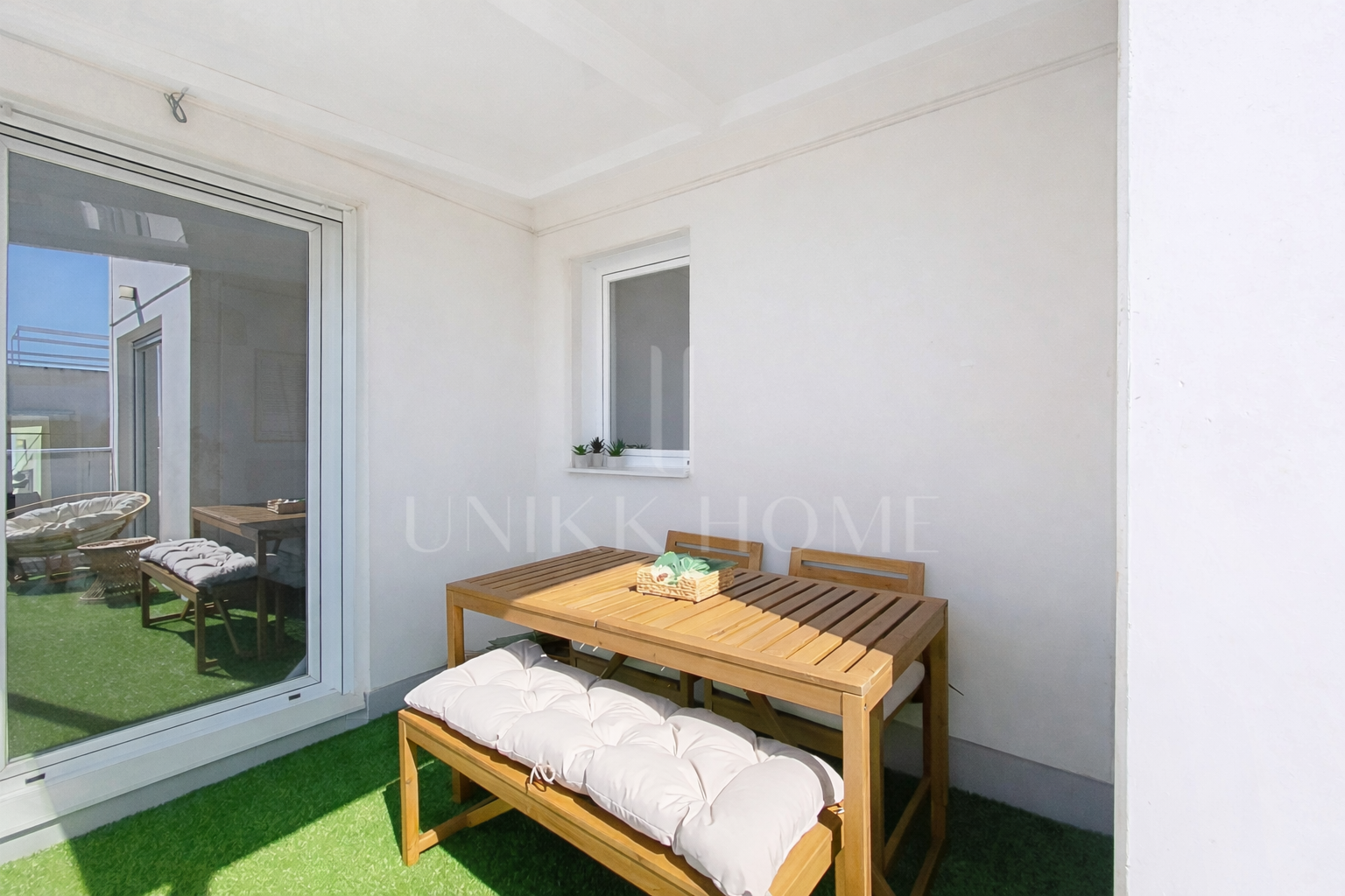 Ático moderno de 3 dormitorios con solárium en el corazón de Estepona