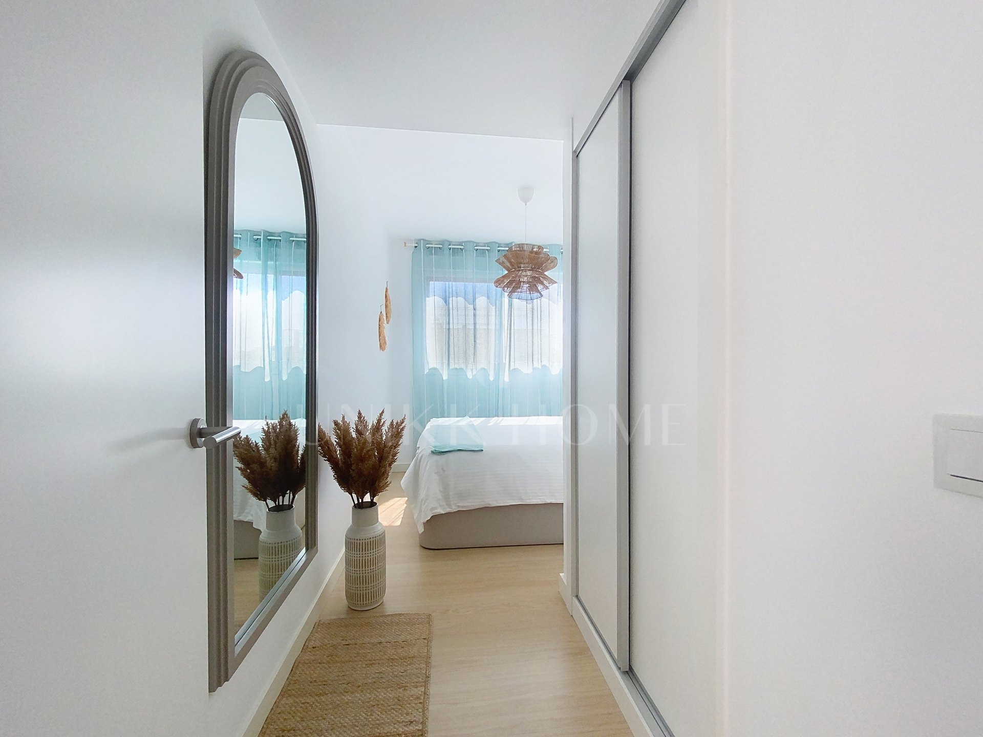 Ático moderno de 3 dormitorios con solárium en el corazón de Estepona