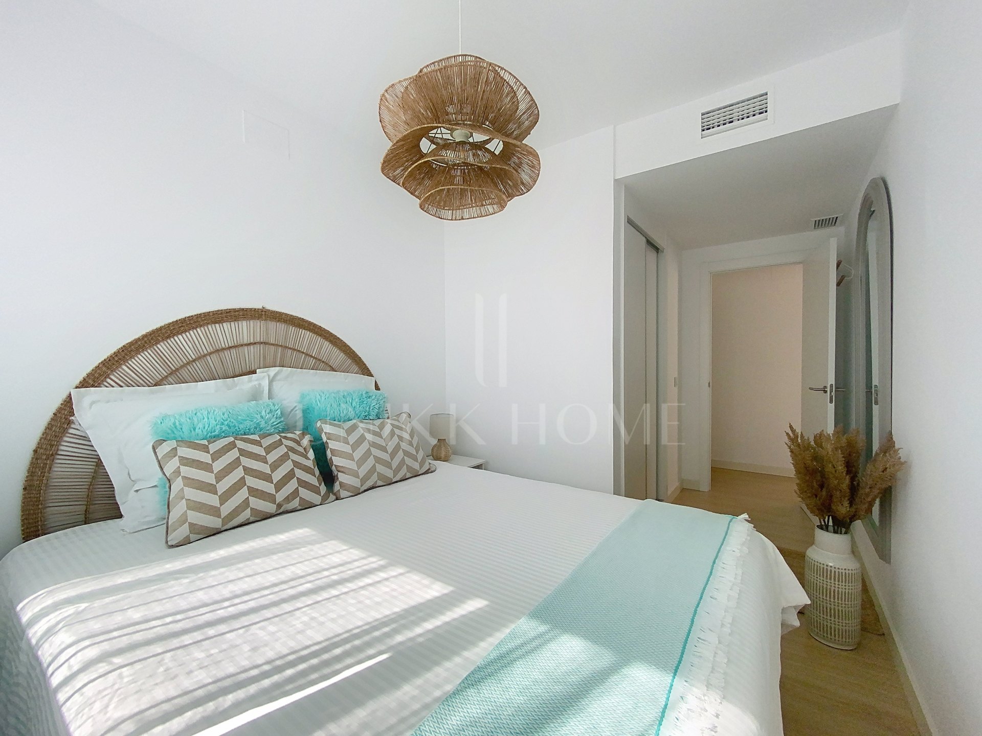 Ático moderno de 3 dormitorios con solárium en el corazón de Estepona