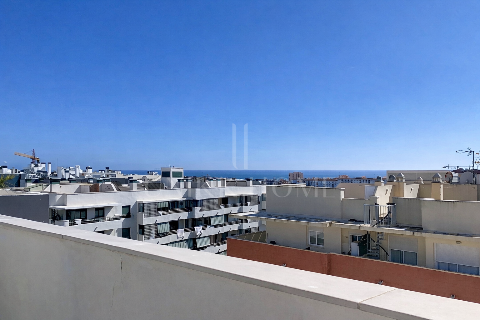 Ático moderno de 3 dormitorios con solárium en el corazón de Estepona