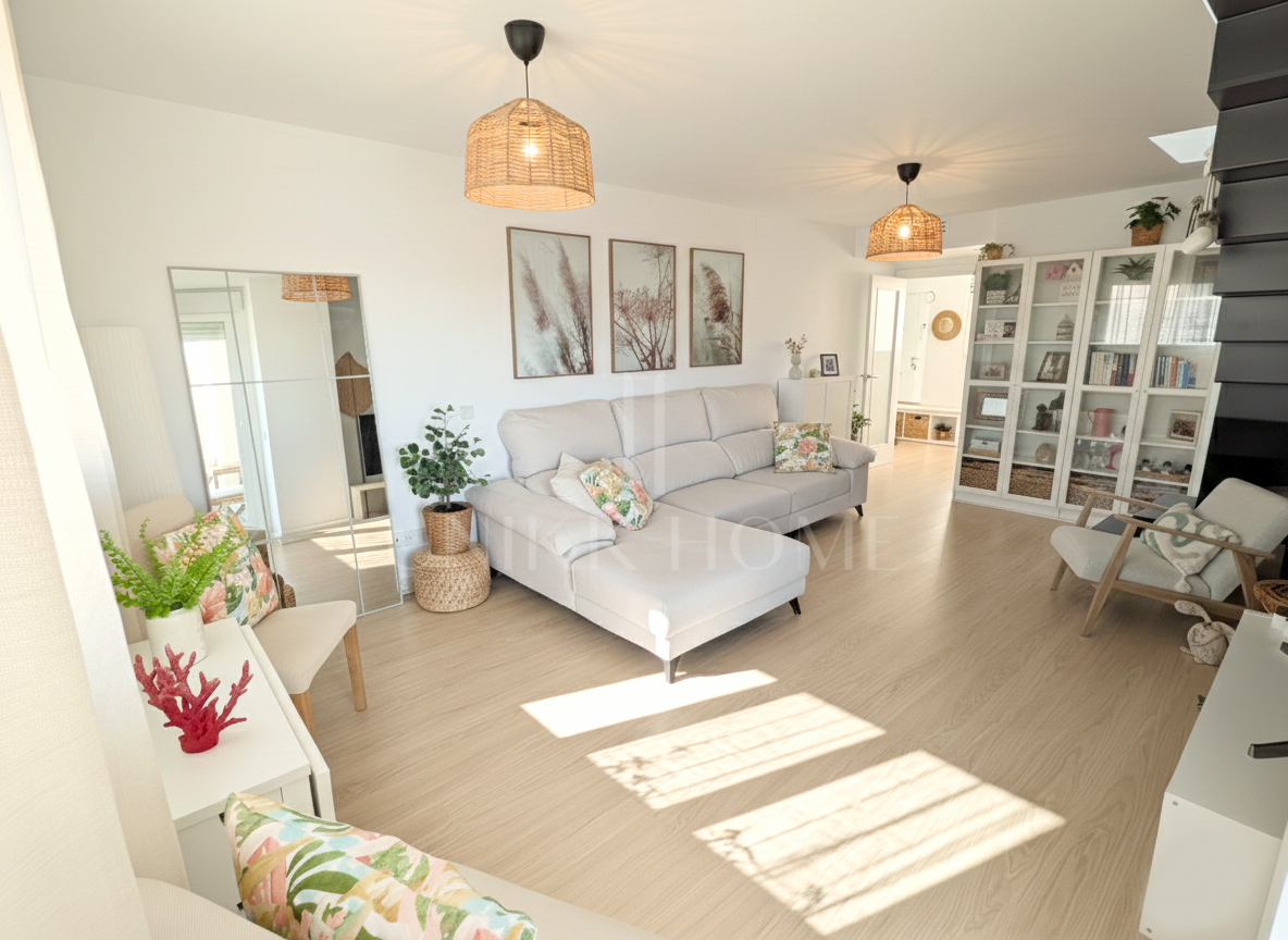 Ático moderno de 3 dormitorios con solárium en el corazón de Estepona