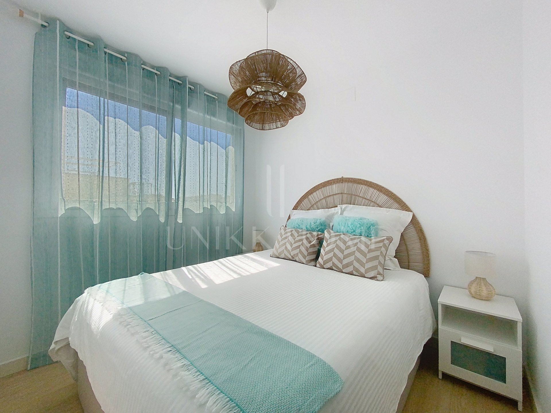 Ático moderno de 3 dormitorios con solárium en el corazón de Estepona