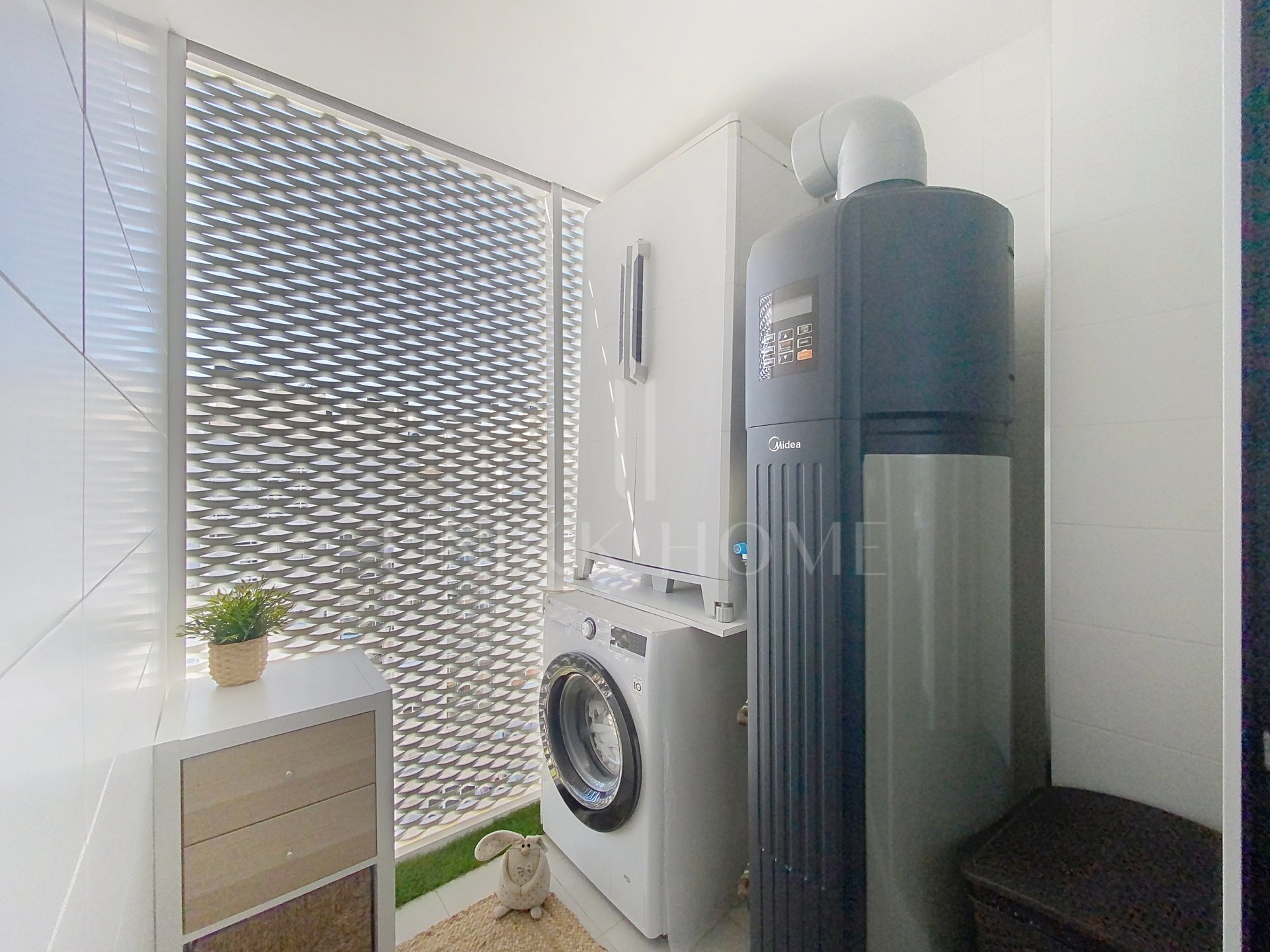 Ático moderno de 3 dormitorios con solárium en el corazón de Estepona