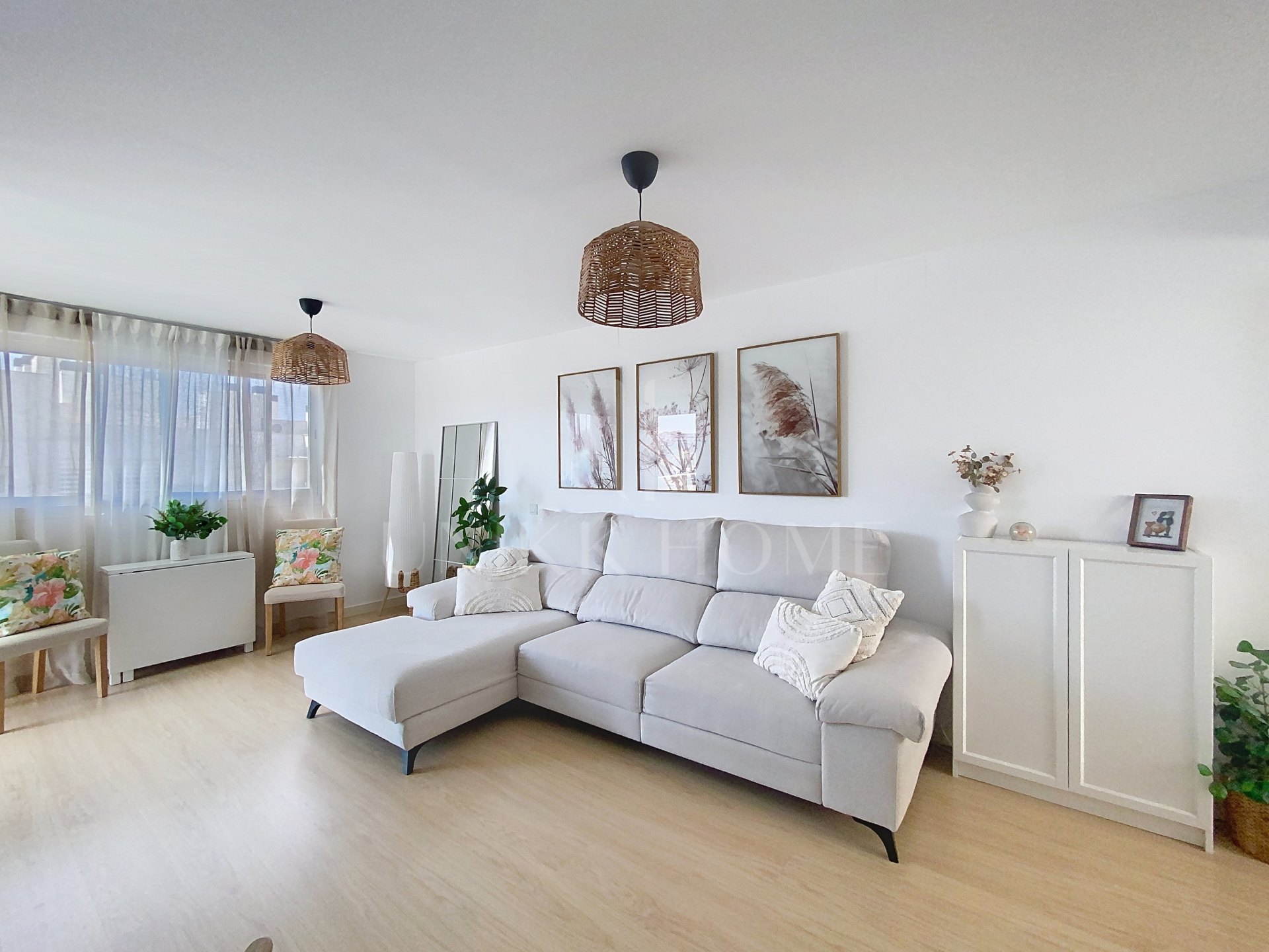 Ático moderno de 3 dormitorios con solárium en el corazón de Estepona