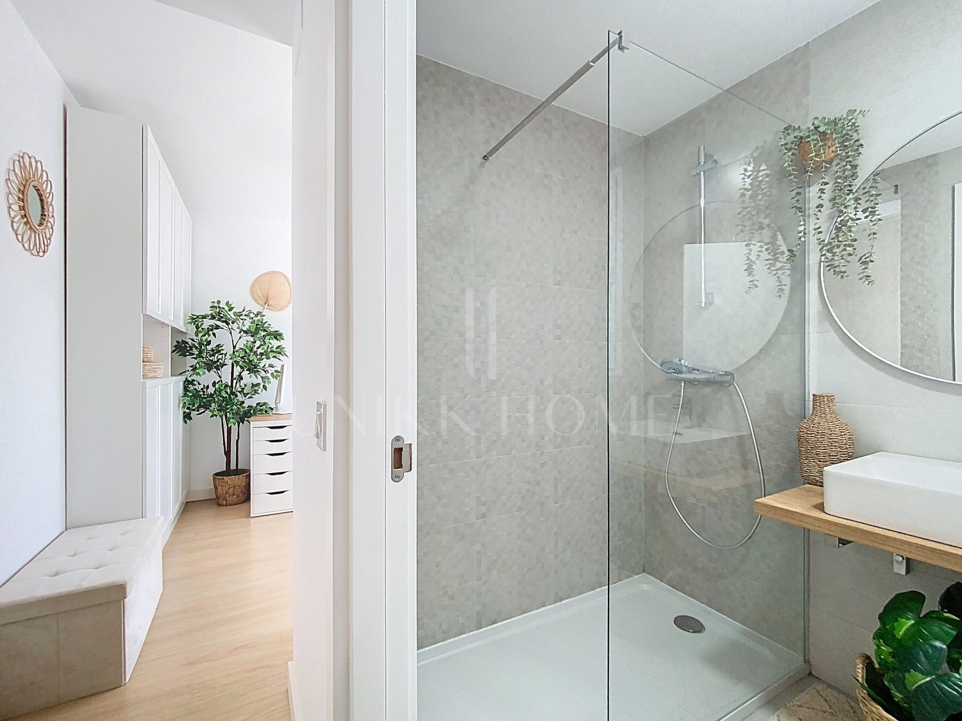 Ático moderno de 3 dormitorios con solárium en el corazón de Estepona