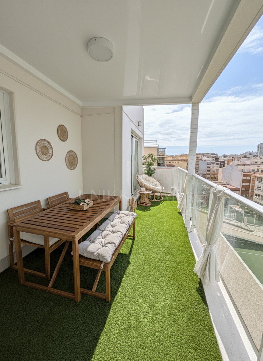 Ático moderno de 3 dormitorios con solárium en el corazón de Estepona