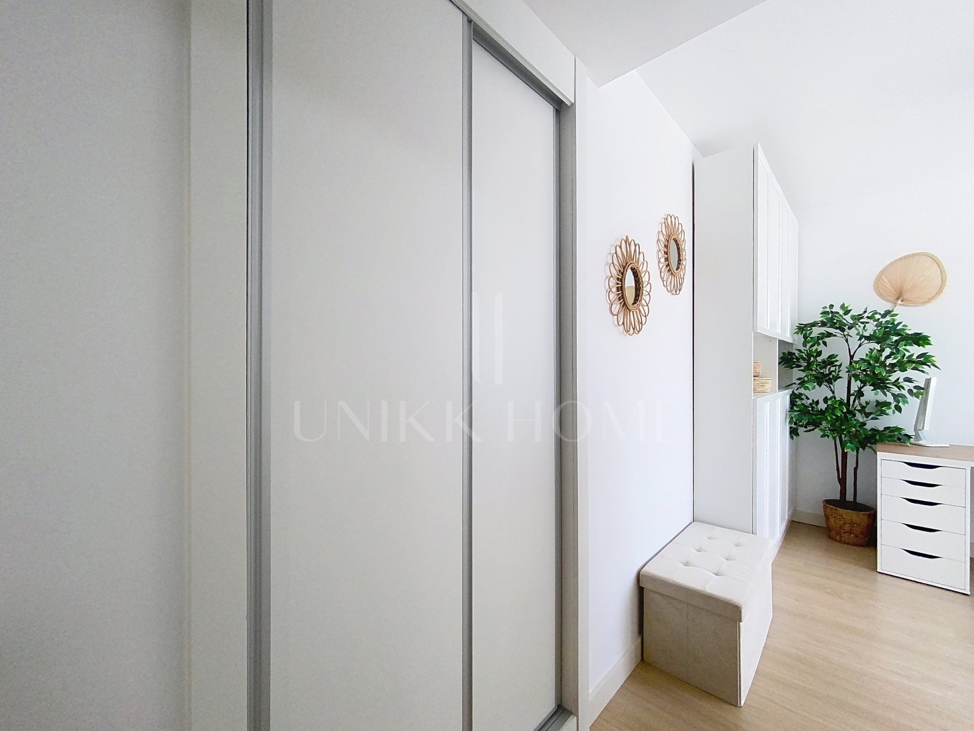 Ático moderno de 3 dormitorios con solárium en el corazón de Estepona