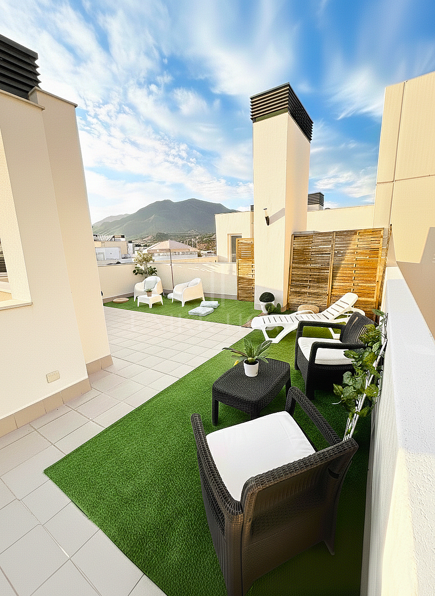 Ático moderno de 3 dormitorios con solárium en el corazón de Estepona