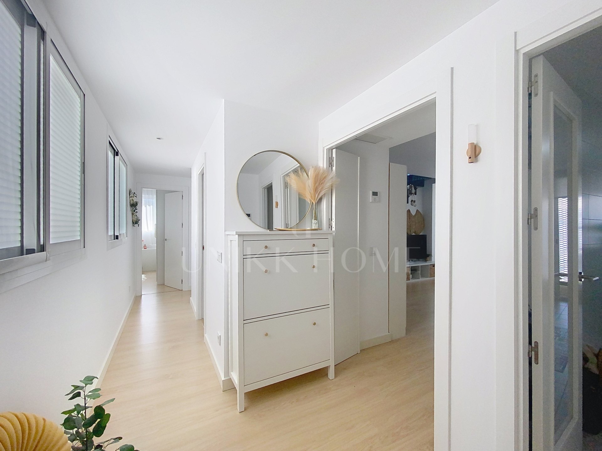 Ático moderno de 3 dormitorios con solárium en el corazón de Estepona