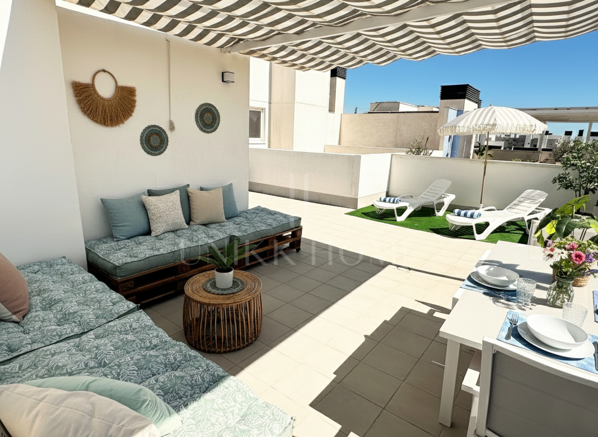 Ático moderno de 3 dormitorios con solárium en el corazón de Estepona